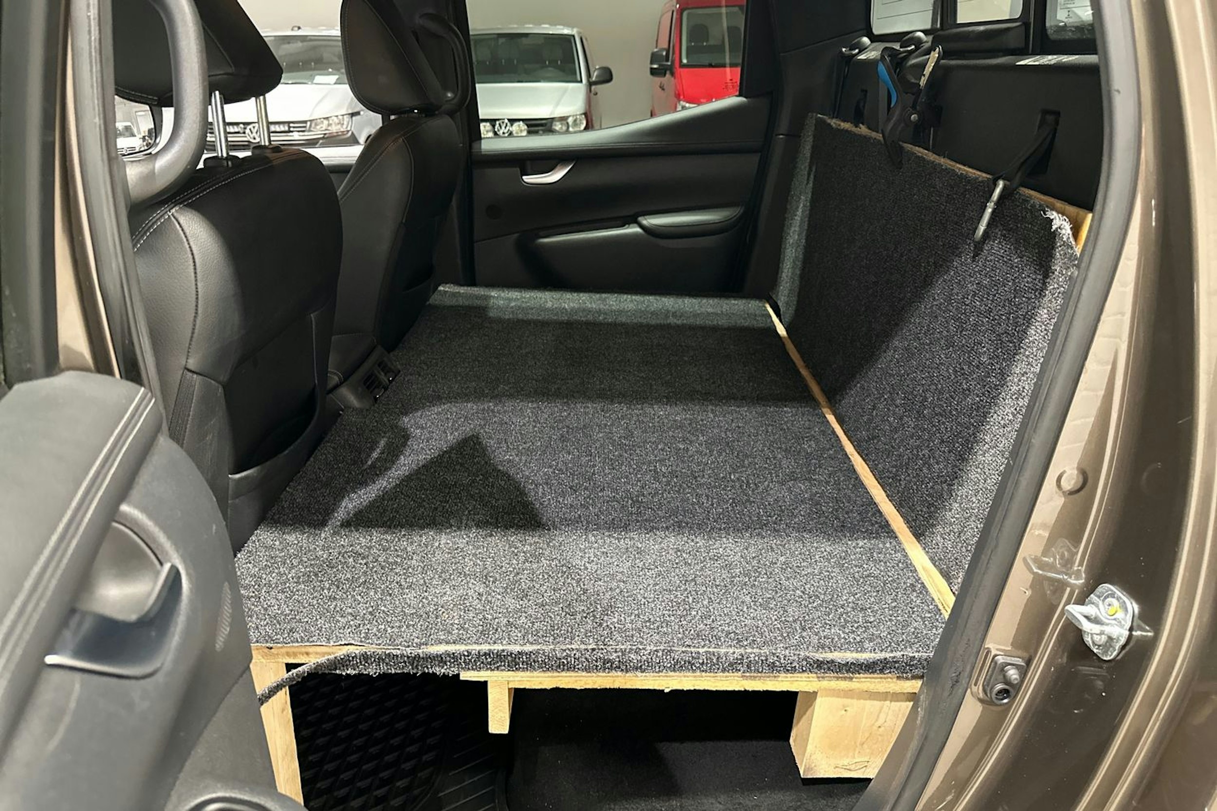 ruskea (beige) Mercedes-Benz X 2017 kuva 28.
