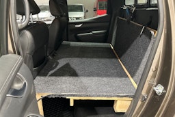 ruskea (beige) Mercedes-Benz X 2017 kuva 28.