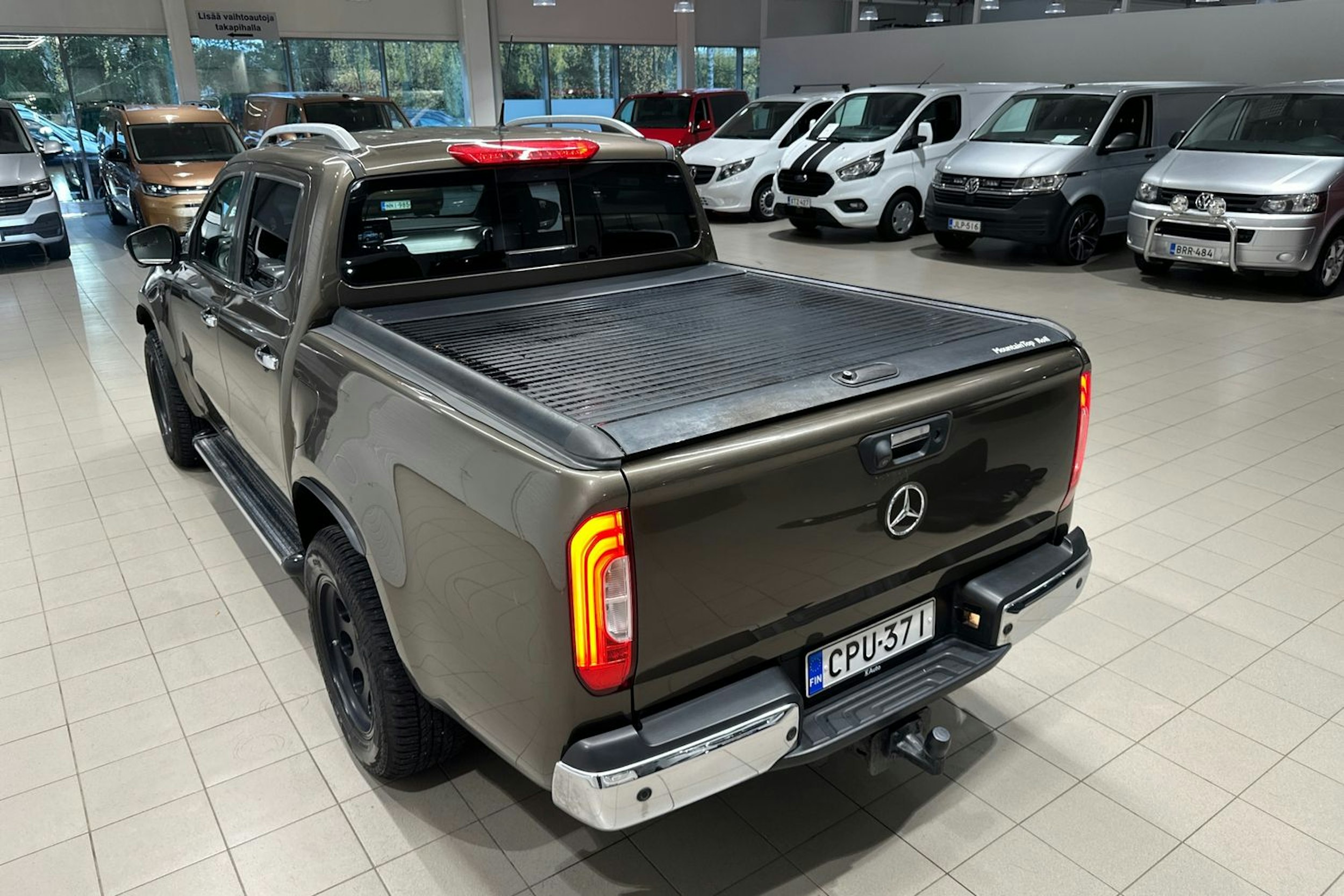 ruskea (beige) Mercedes-Benz X 2017 kuva 32.
