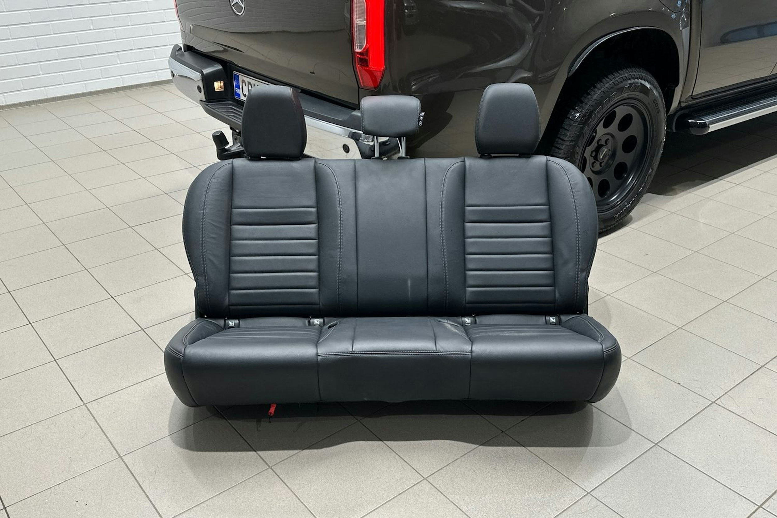 ruskea (beige) Mercedes-Benz X 2017 kuva 34.