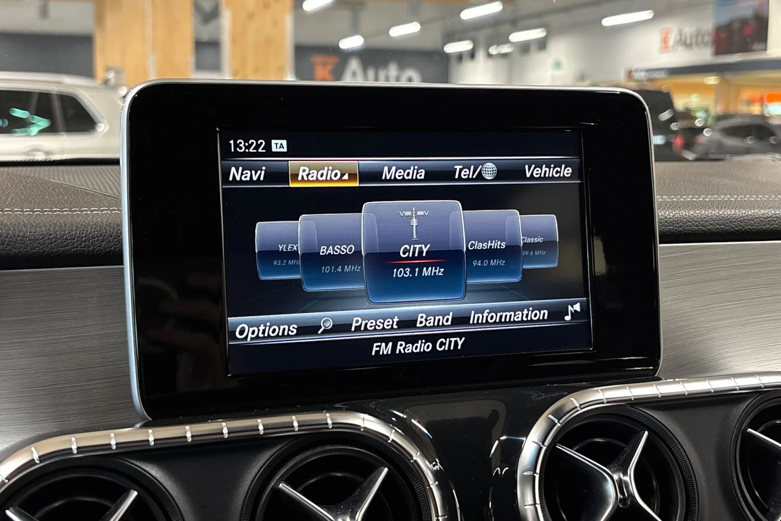 met. harmaa Mercedes-Benz X 2017 kuva 20.