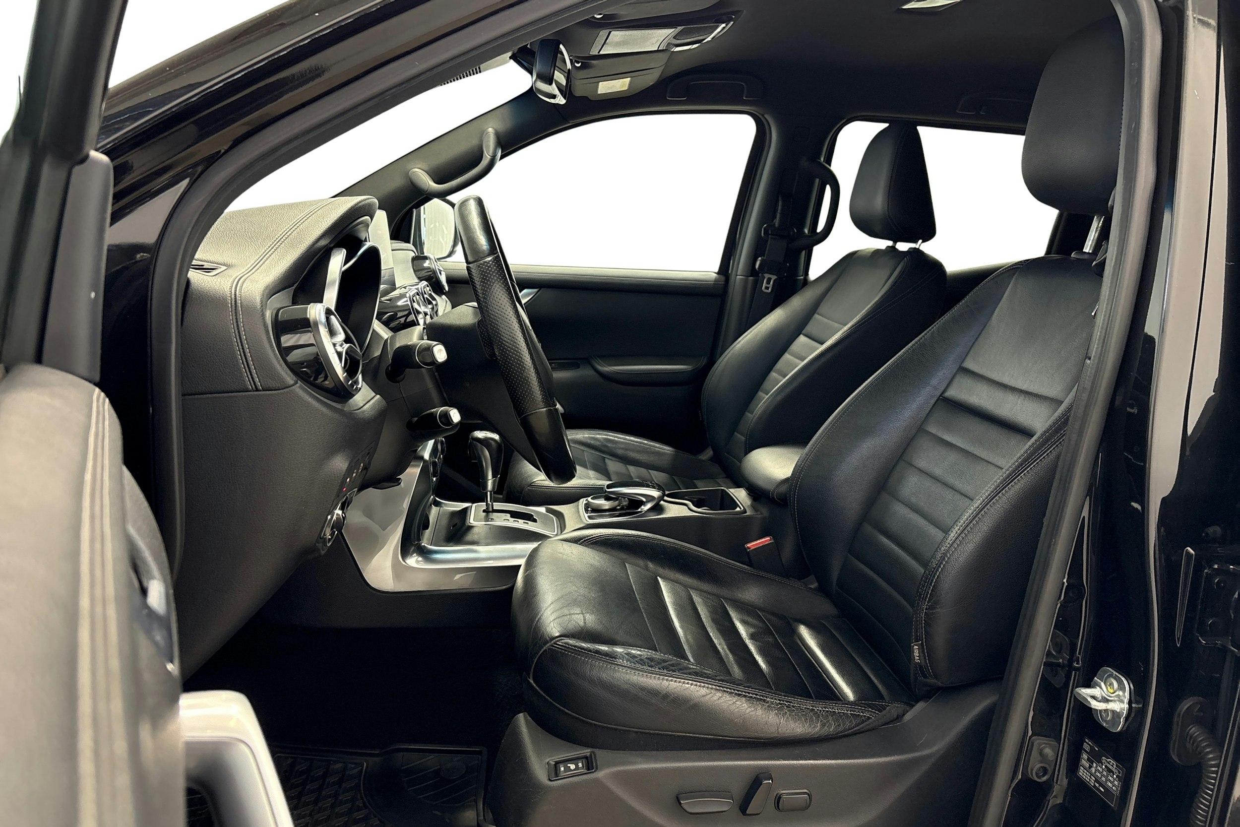 musta Mercedes-Benz X 2017 kuva 8.