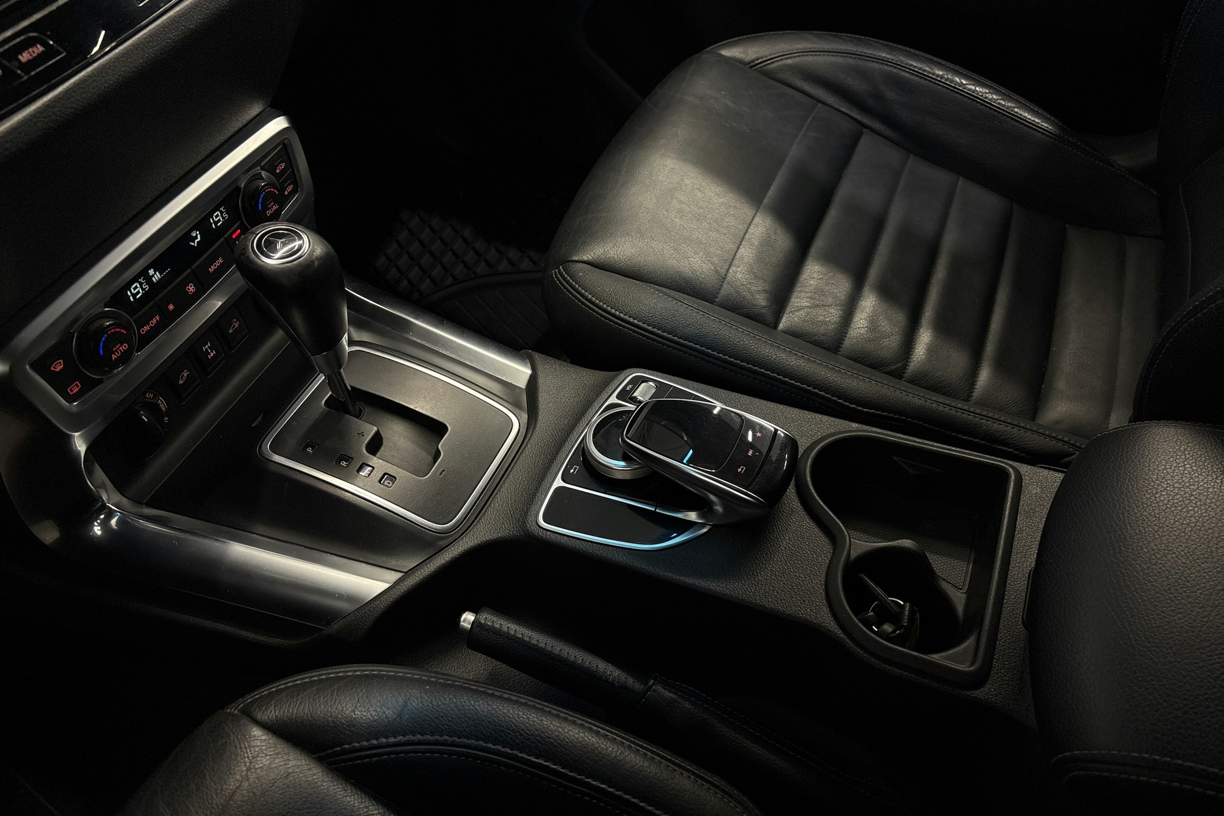 musta Mercedes-Benz X 2017 kuva 13.
