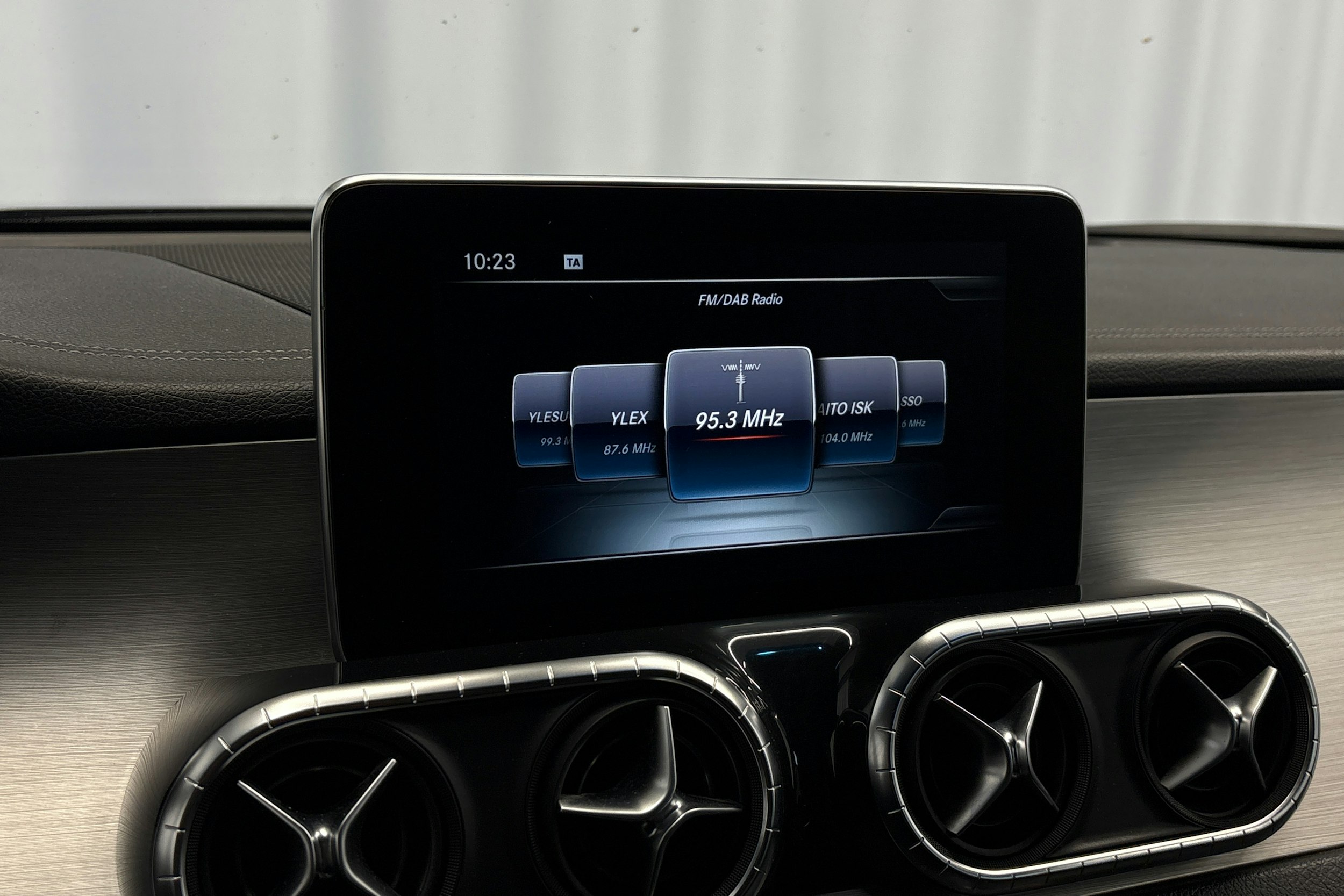 musta Mercedes-Benz X 2017 kuva 16.