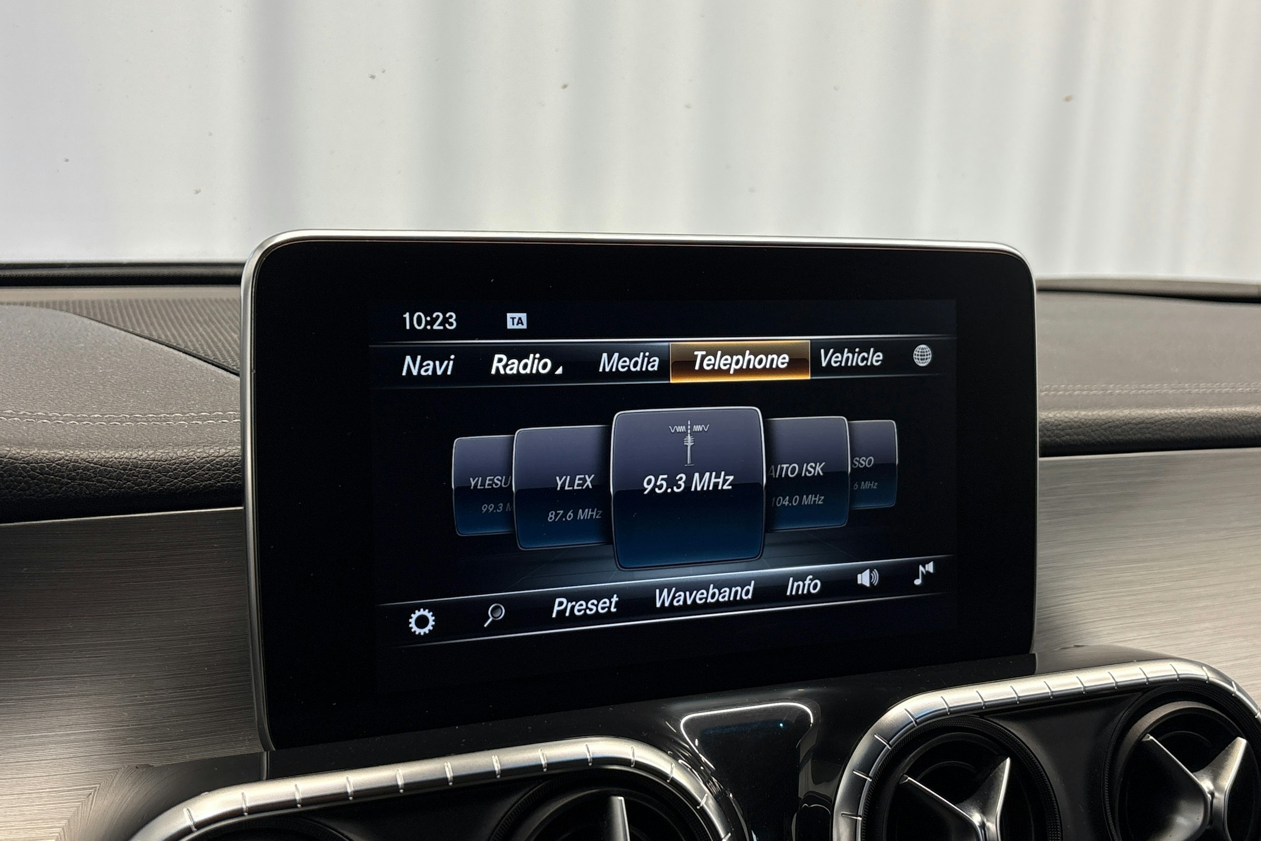 musta Mercedes-Benz X 2017 kuva 18.