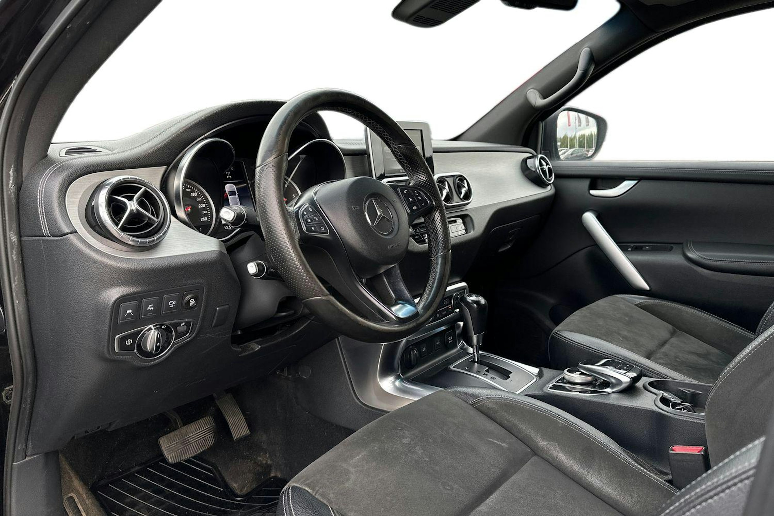 musta Mercedes-Benz X 2018 kuva 3.
