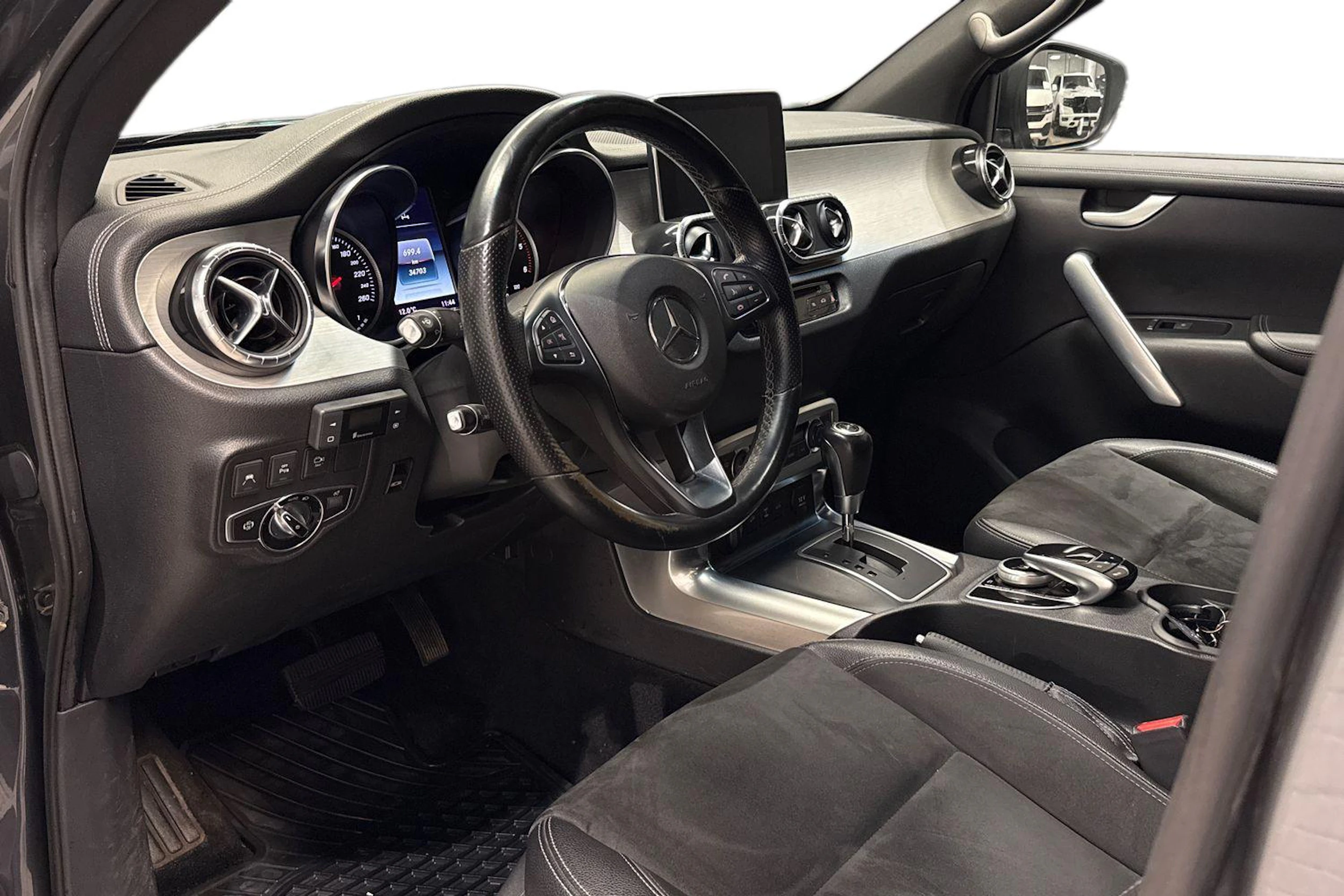 harmaa Mercedes-Benz X 2018 kuva 8.