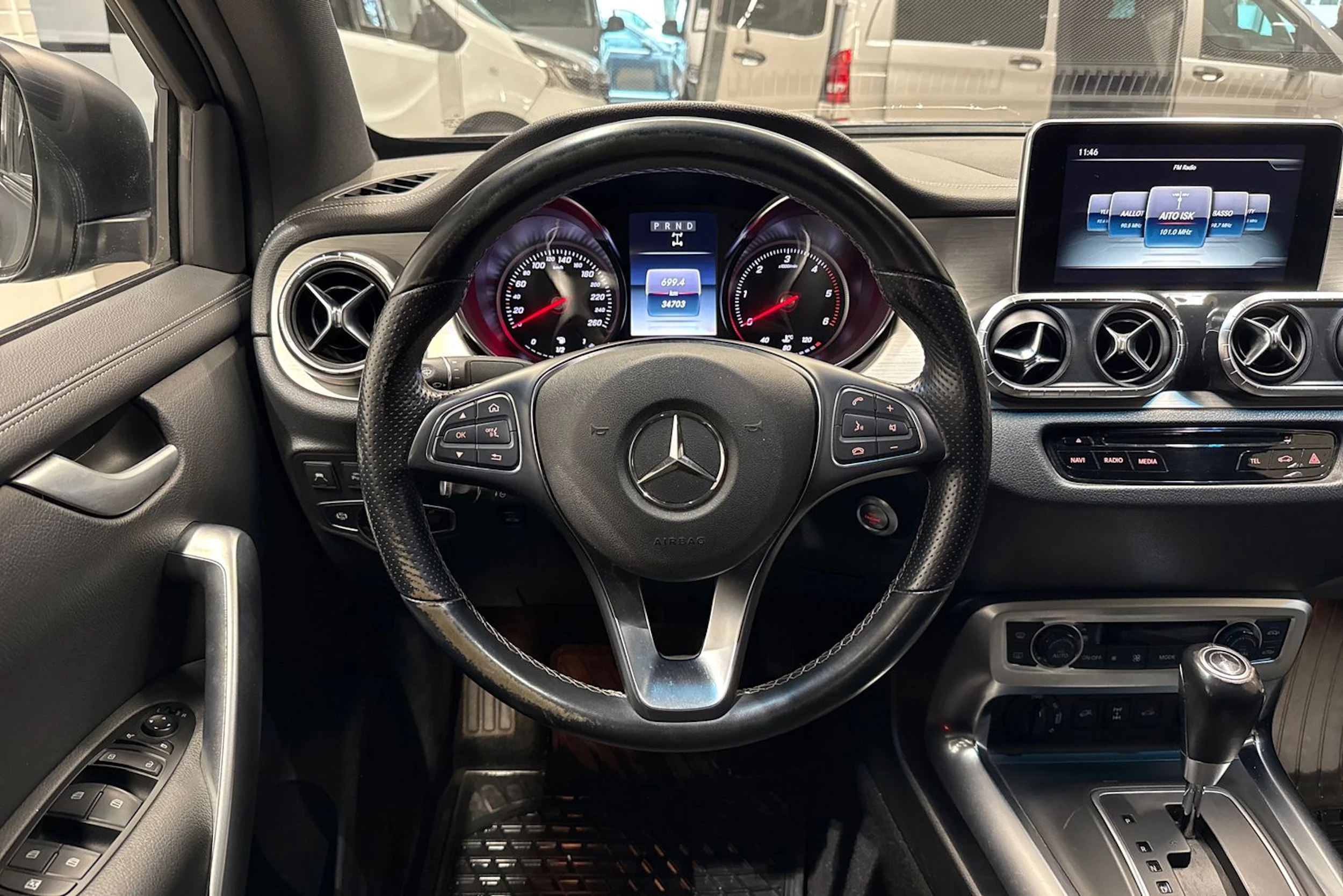 harmaa Mercedes-Benz X 2018 kuva 13.