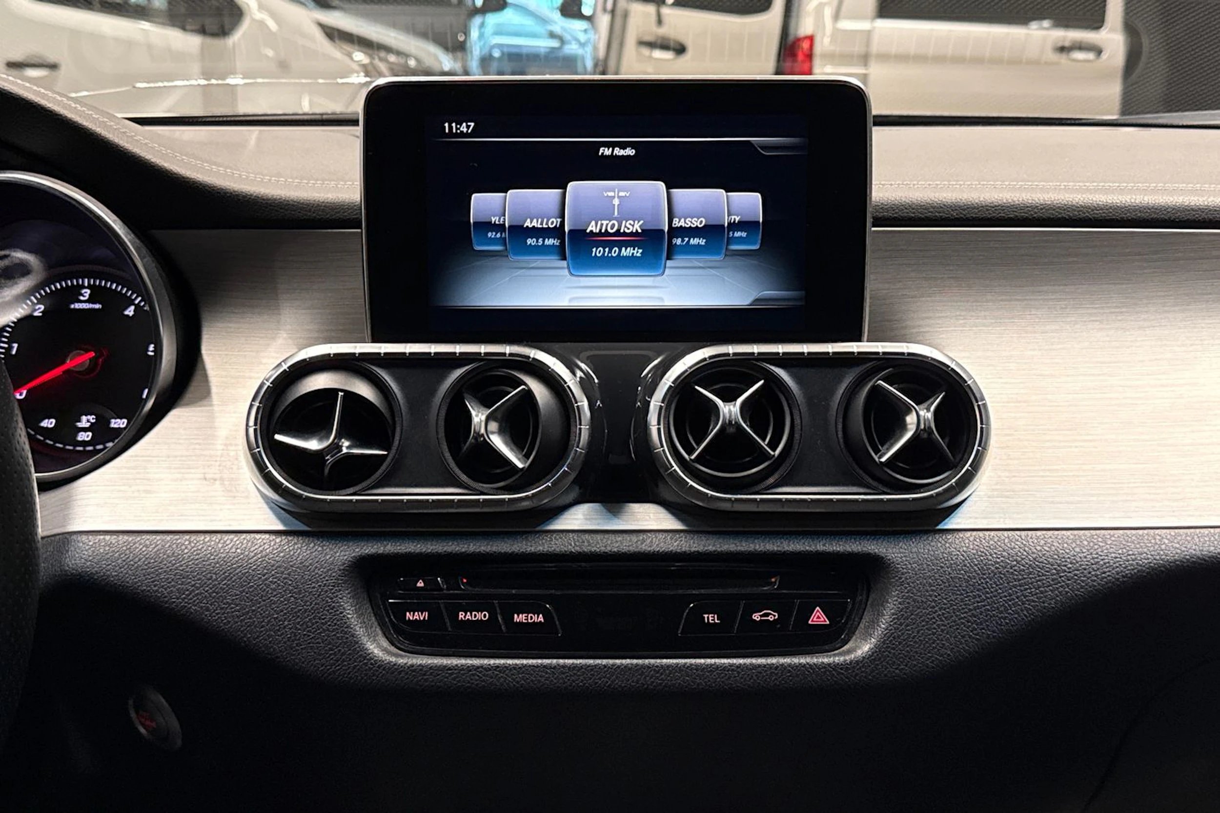 harmaa Mercedes-Benz X 2018 kuva 17.