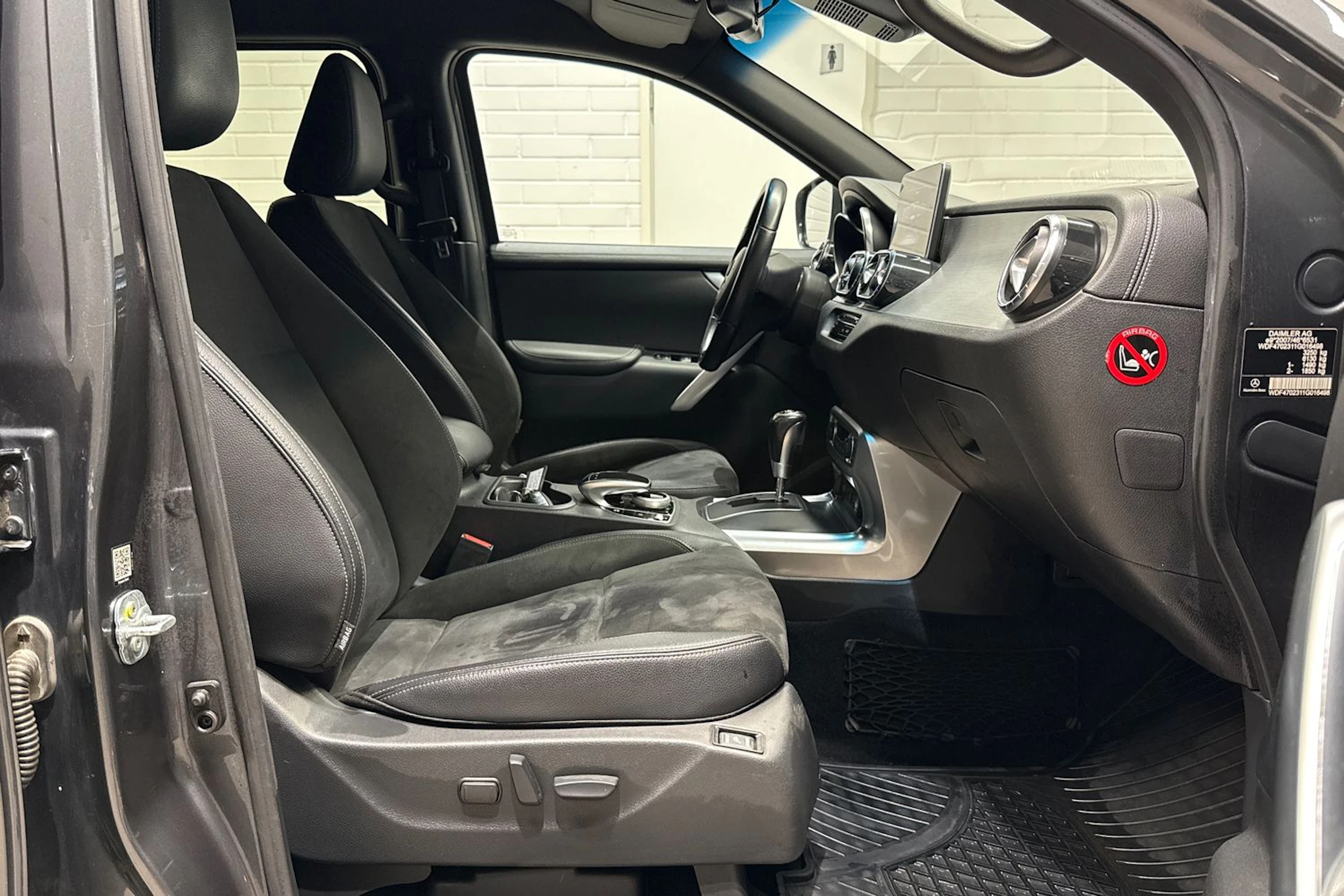 harmaa Mercedes-Benz X 2018 kuva 18.