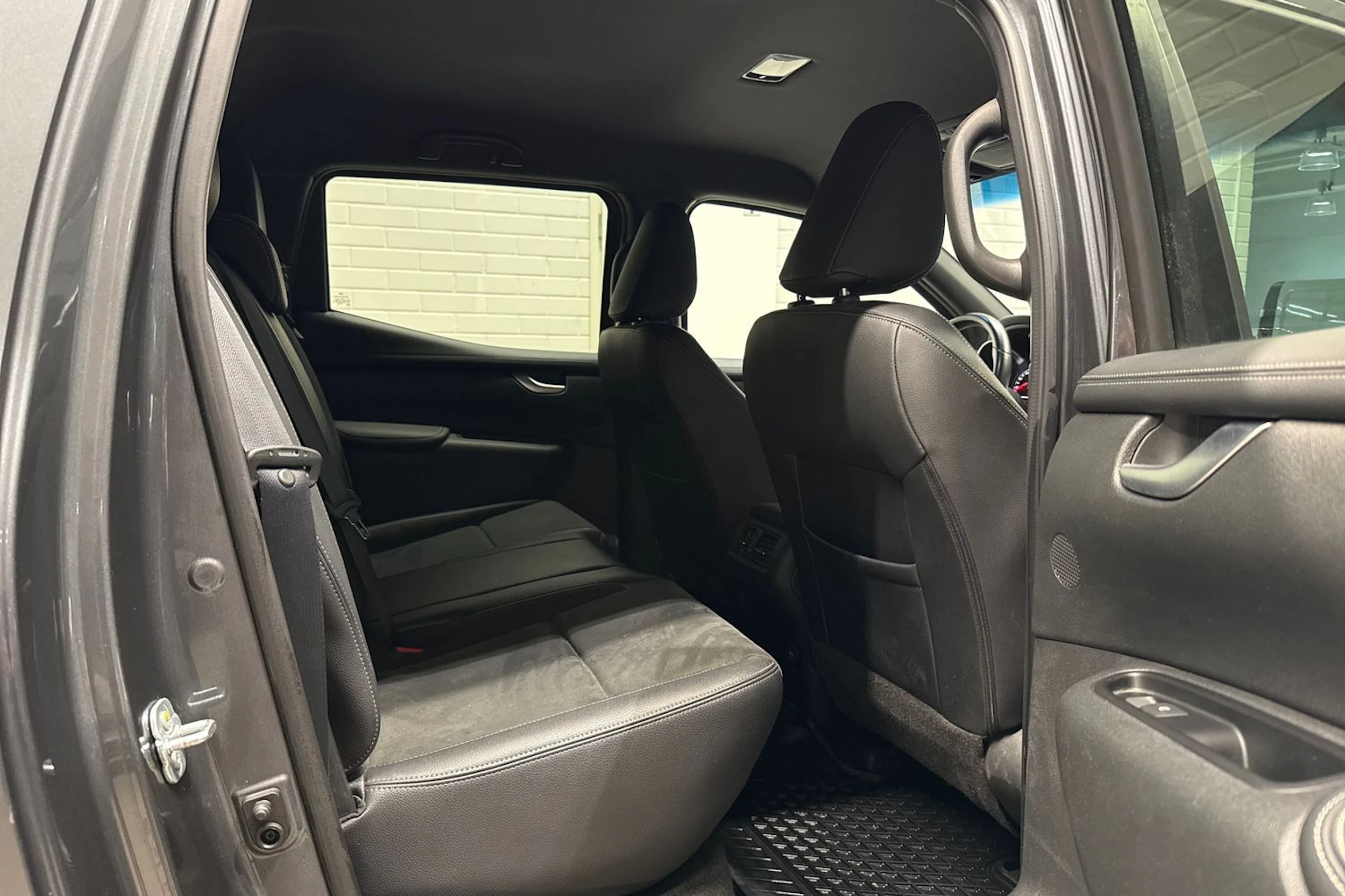 harmaa Mercedes-Benz X 2018 kuva 19.