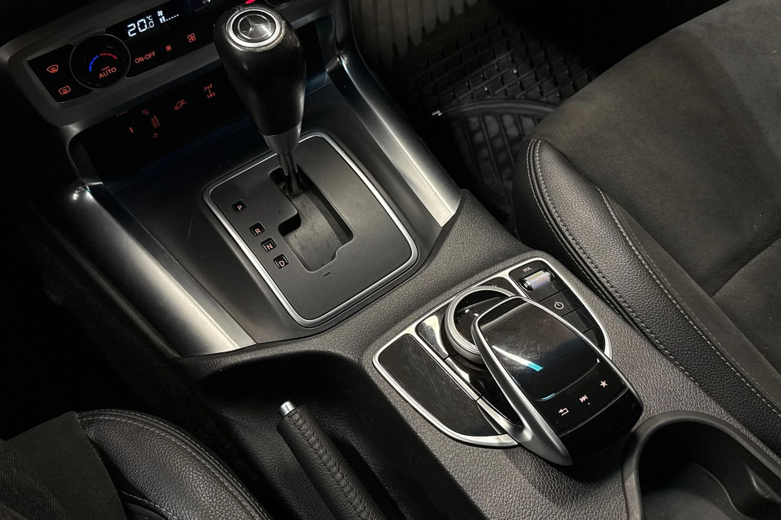 harmaa Mercedes-Benz X 2018 kuva 25.