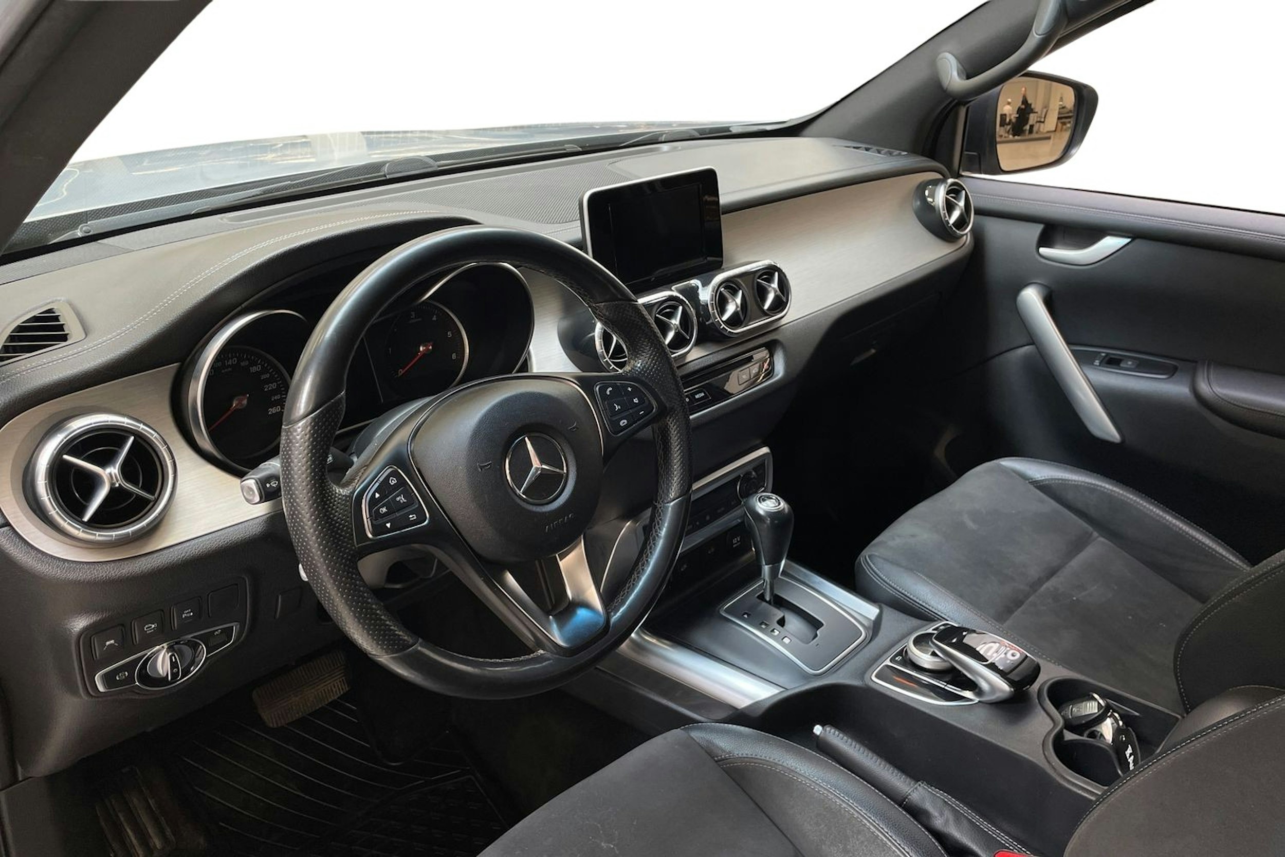 harmaa Mercedes-Benz X 2018 kuva 9.