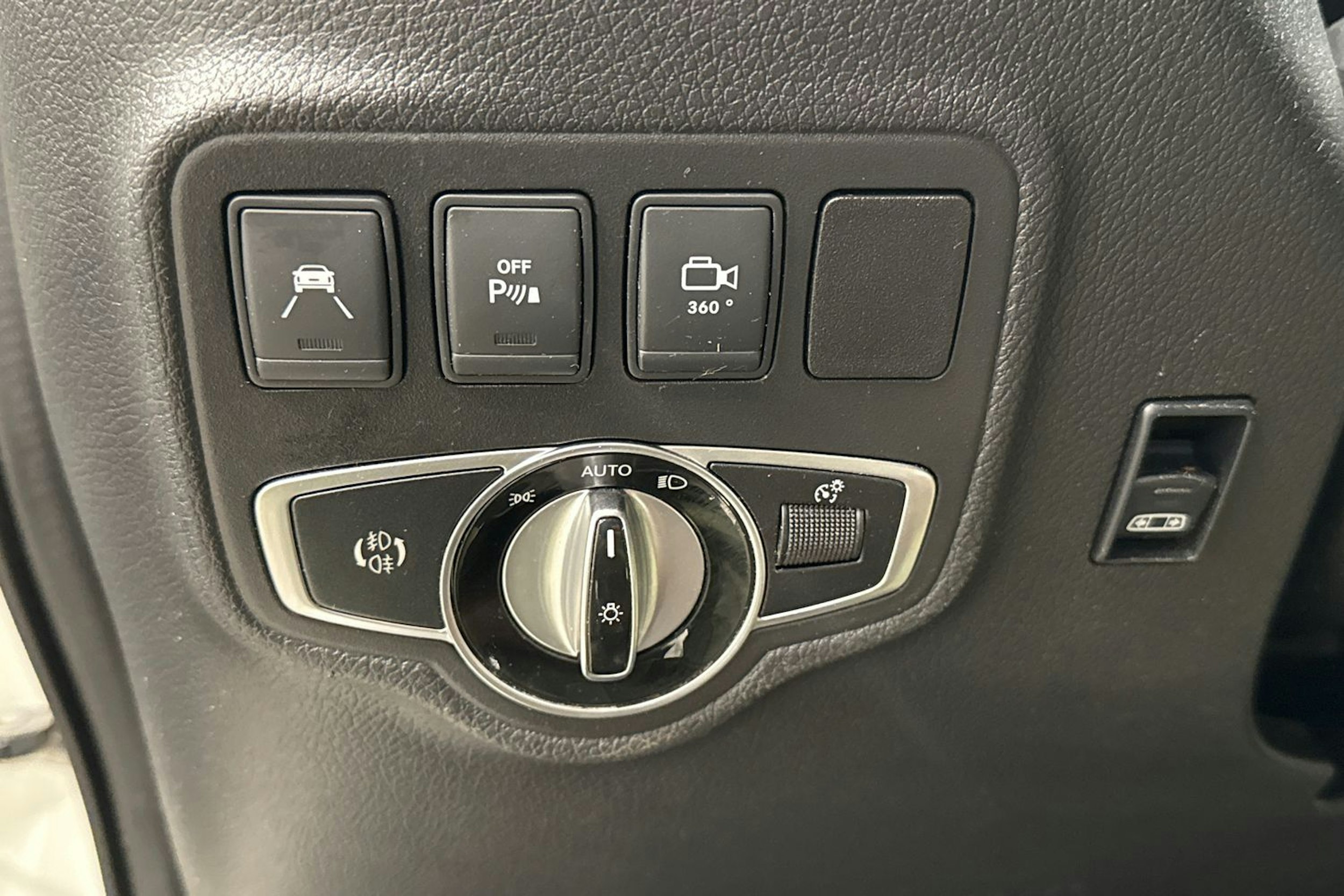 valkoinen Mercedes-Benz X 2018 kuva 16.