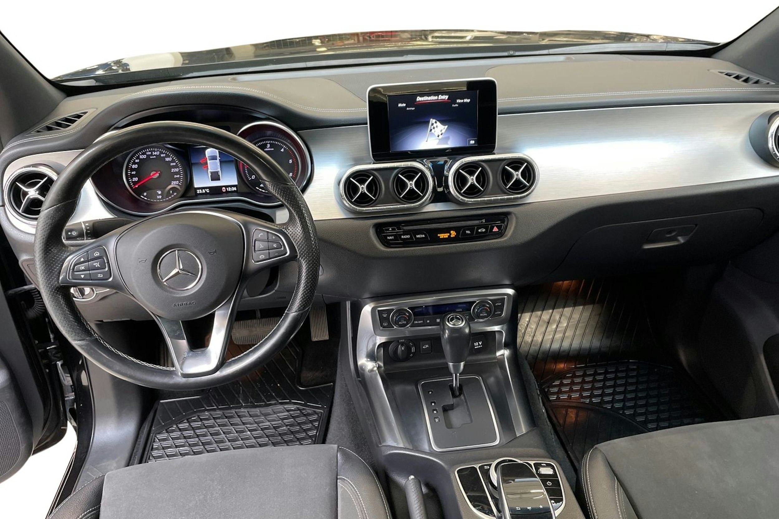 musta Mercedes-Benz X 2018 kuva 9.