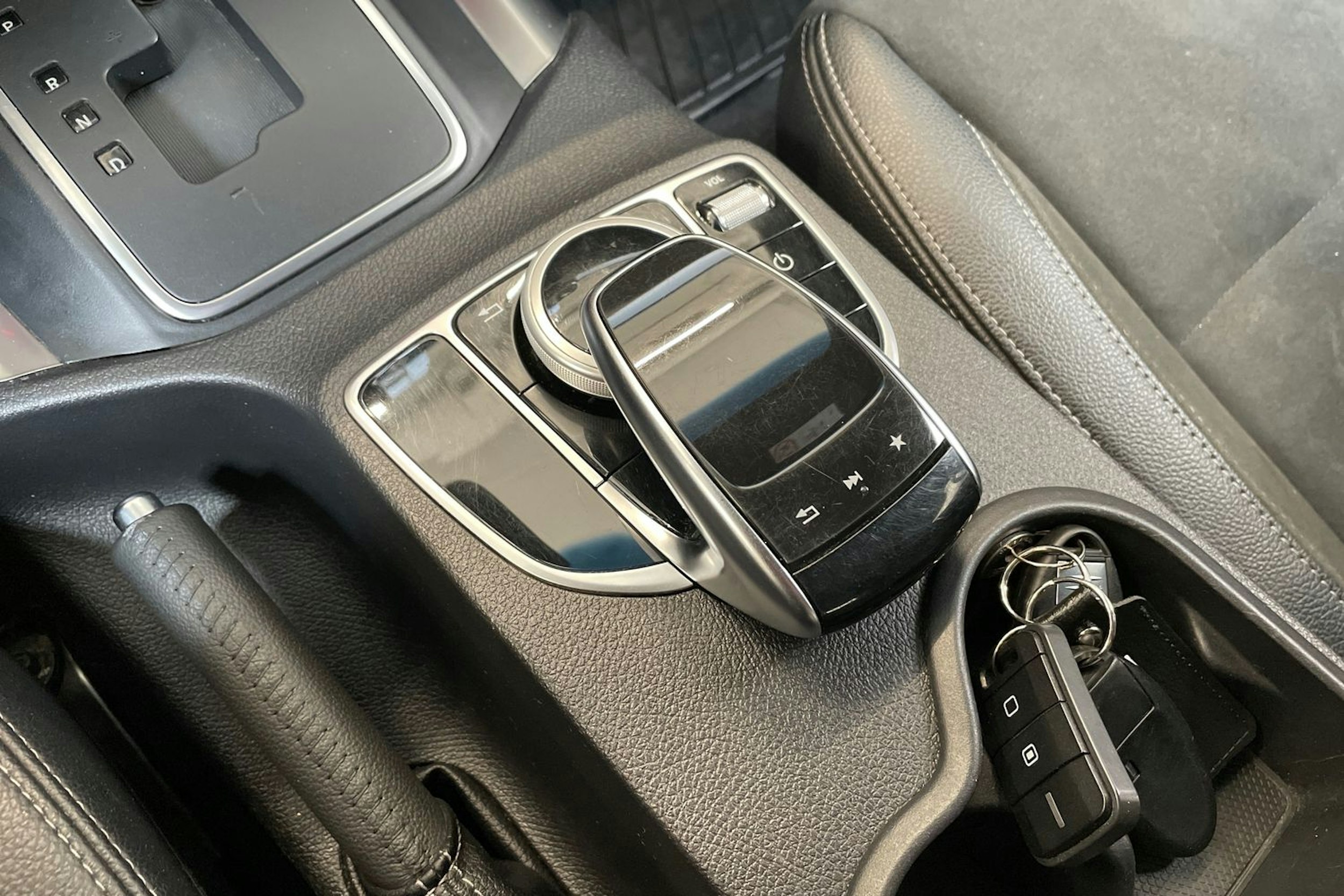 musta Mercedes-Benz X 2018 kuva 19.