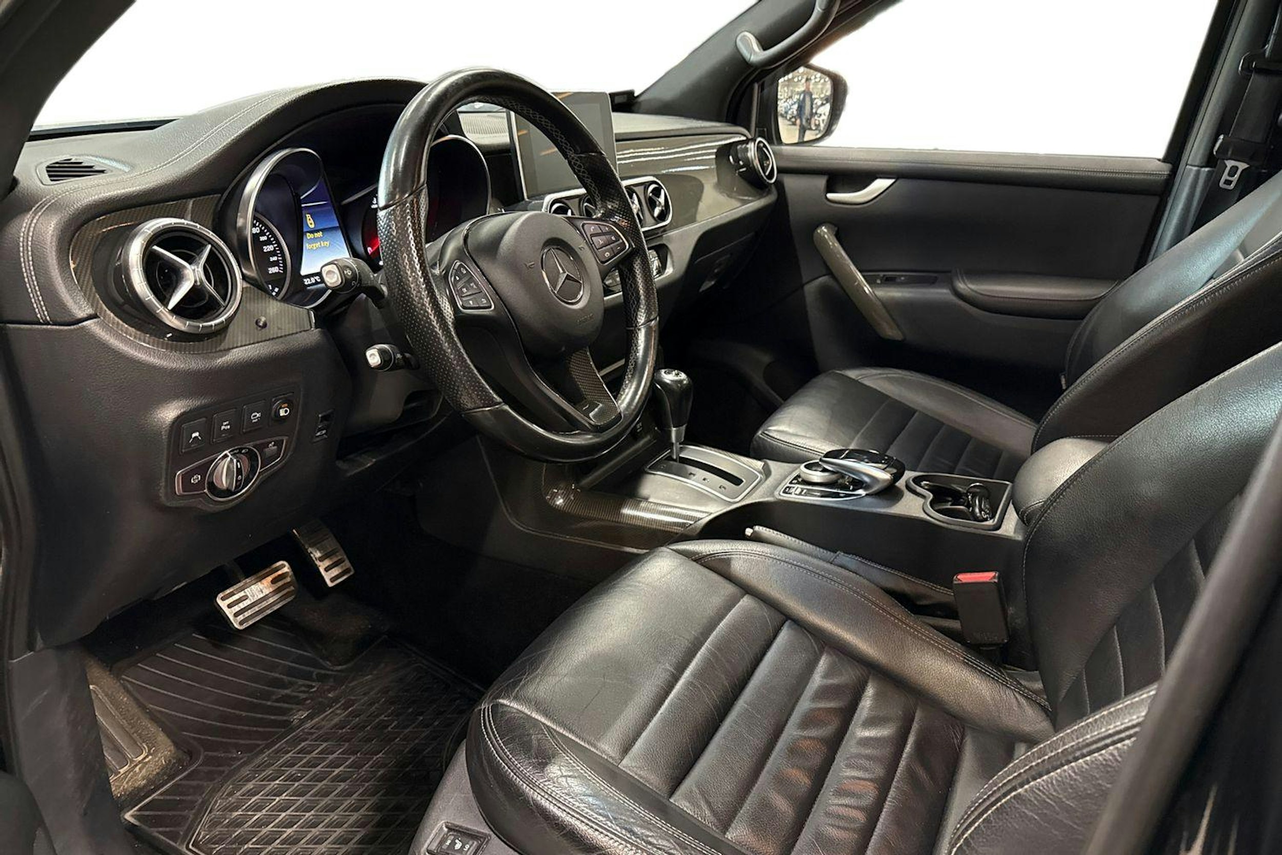 musta Mercedes-Benz X 2019 kuva 3.