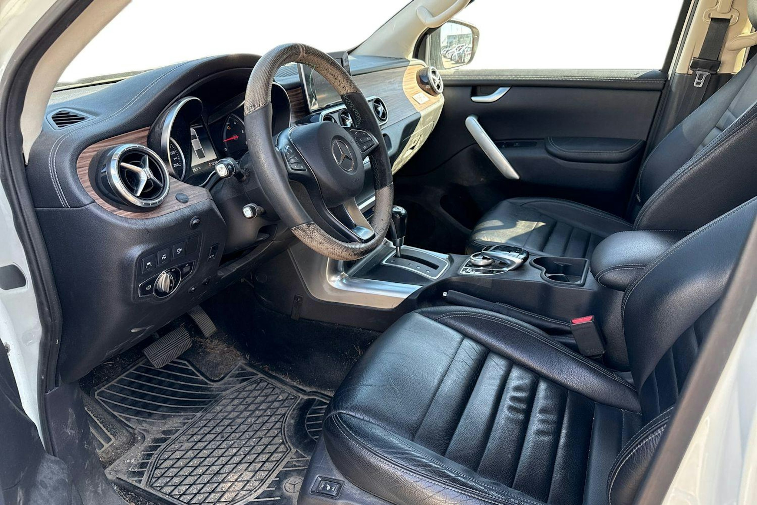 valkoinen Mercedes-Benz X 2019 kuva 3.