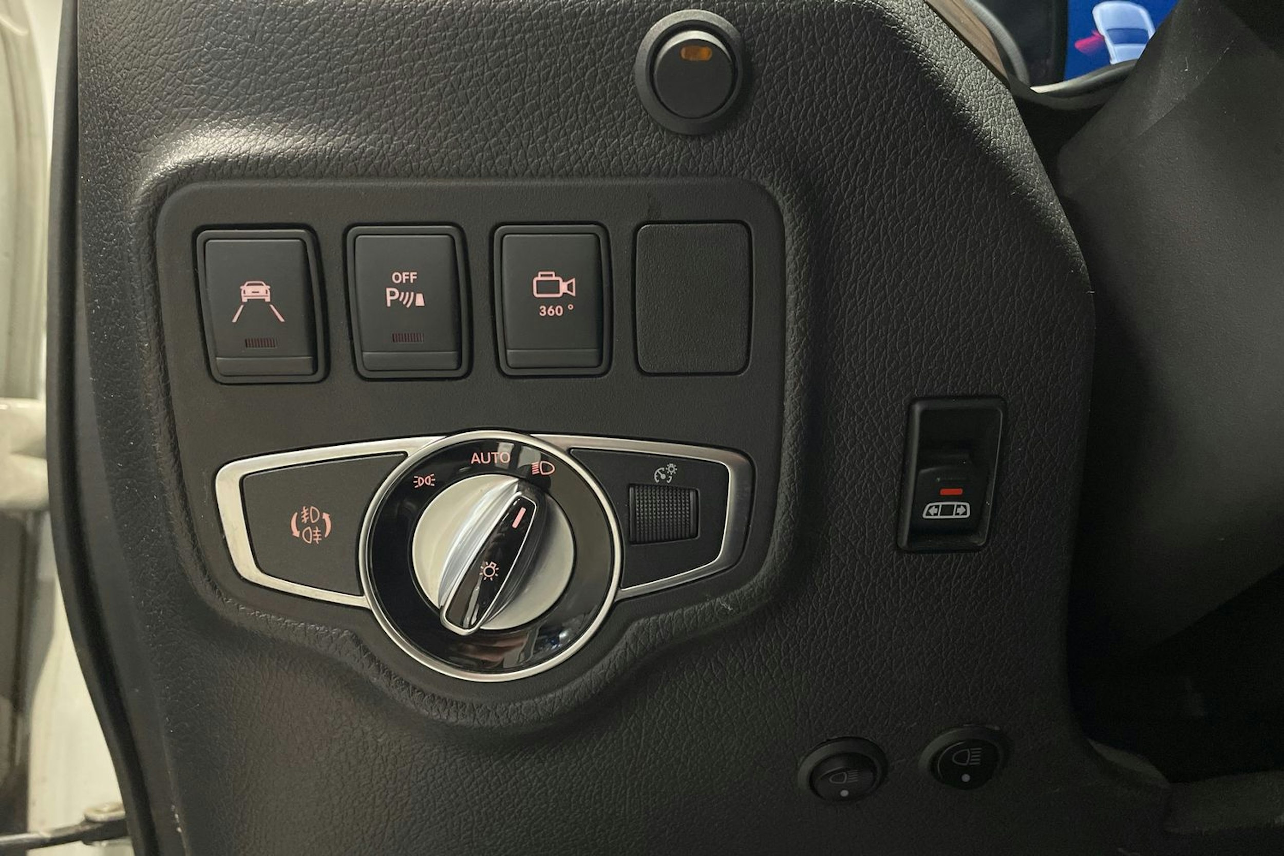 valkoinen Mercedes-Benz X 2019 kuva 19.