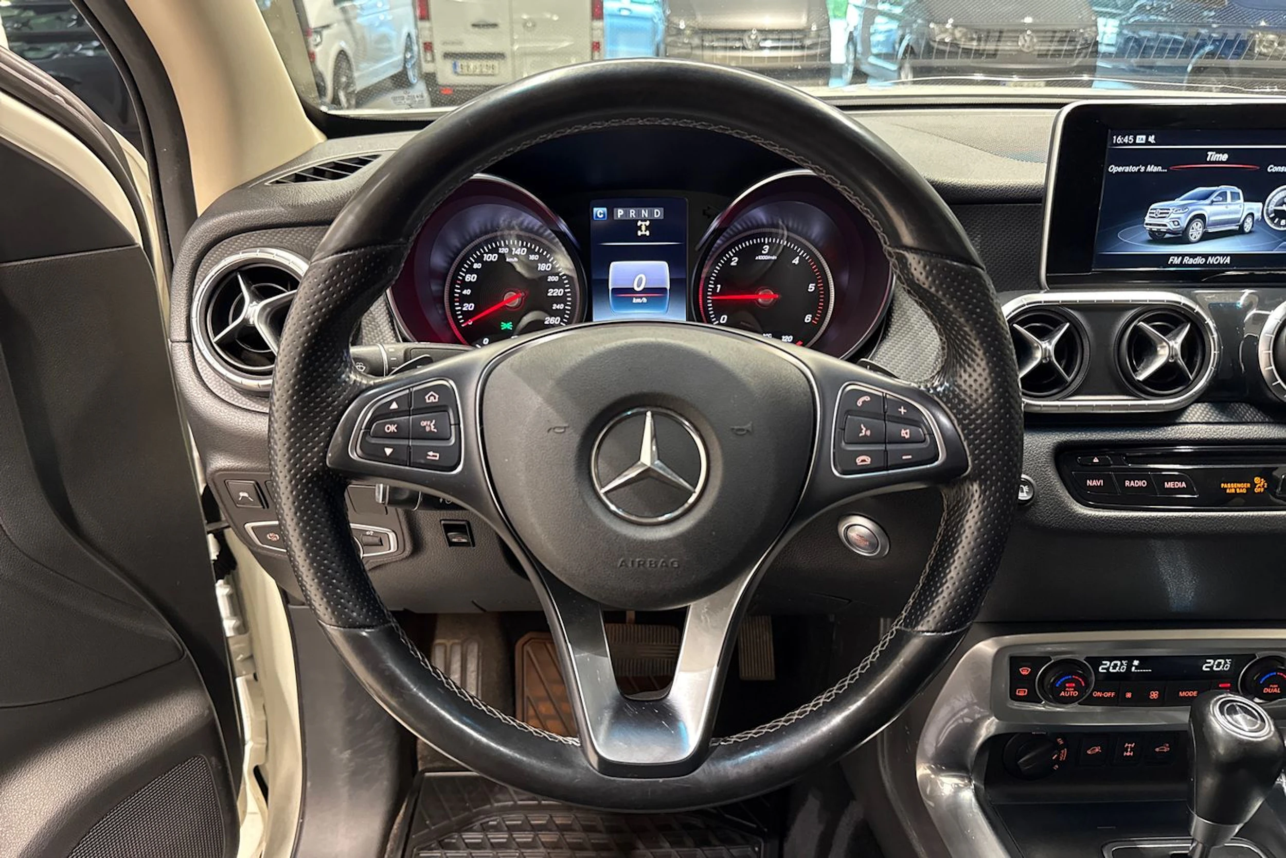 valkoinen Mercedes-Benz X 2020 kuva 18.