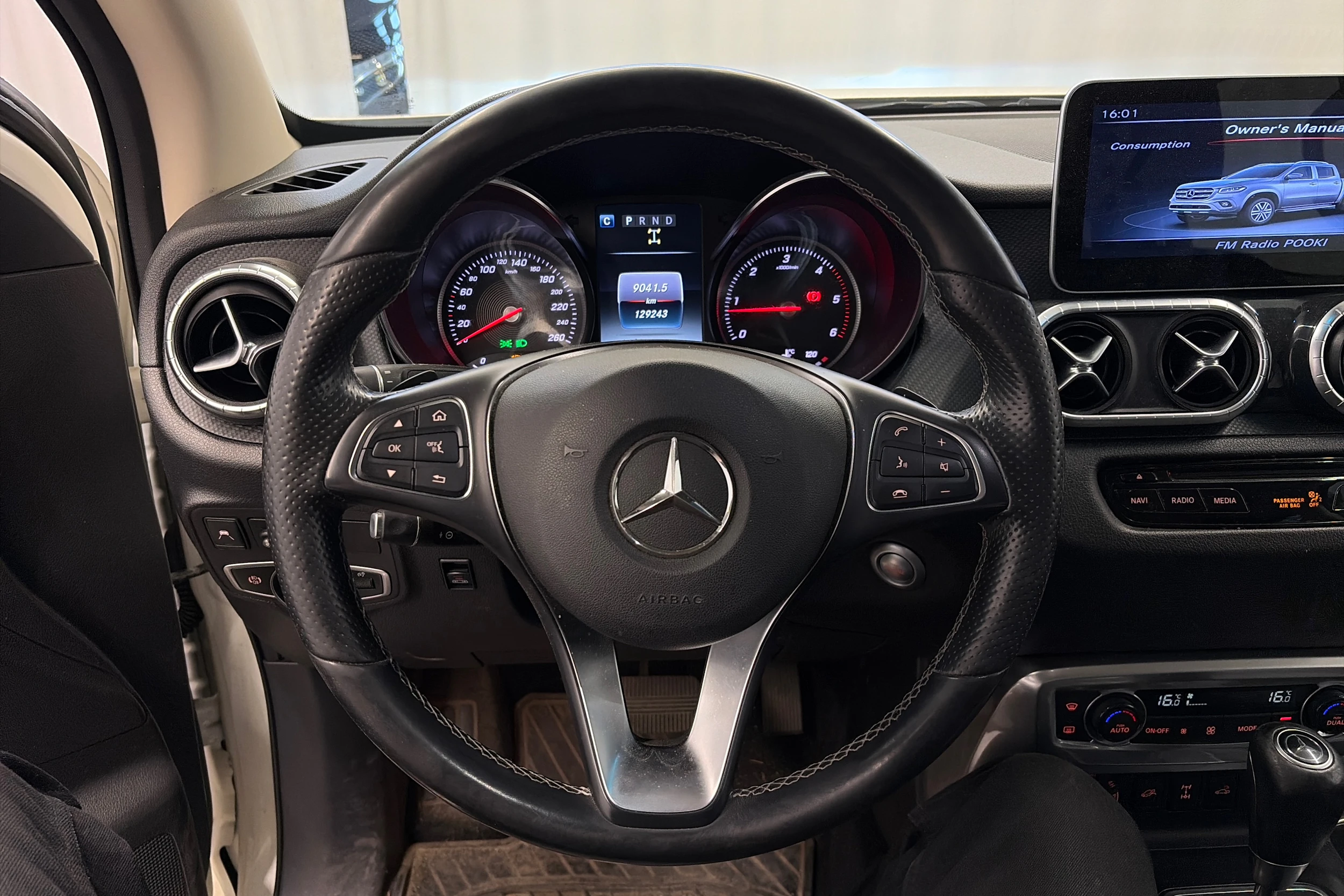 valkoinen Mercedes-Benz X 2021 kuva 10.