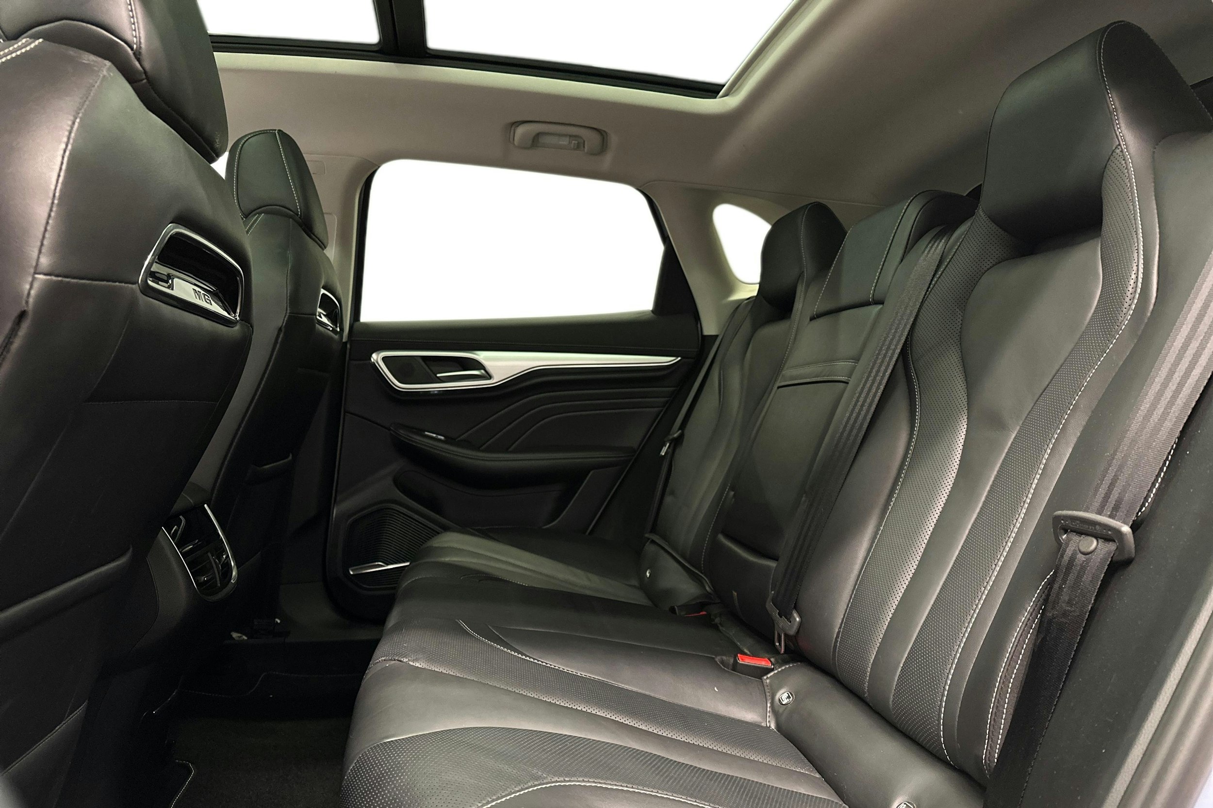 sininen MG Marvel R 2022 kuva 10.