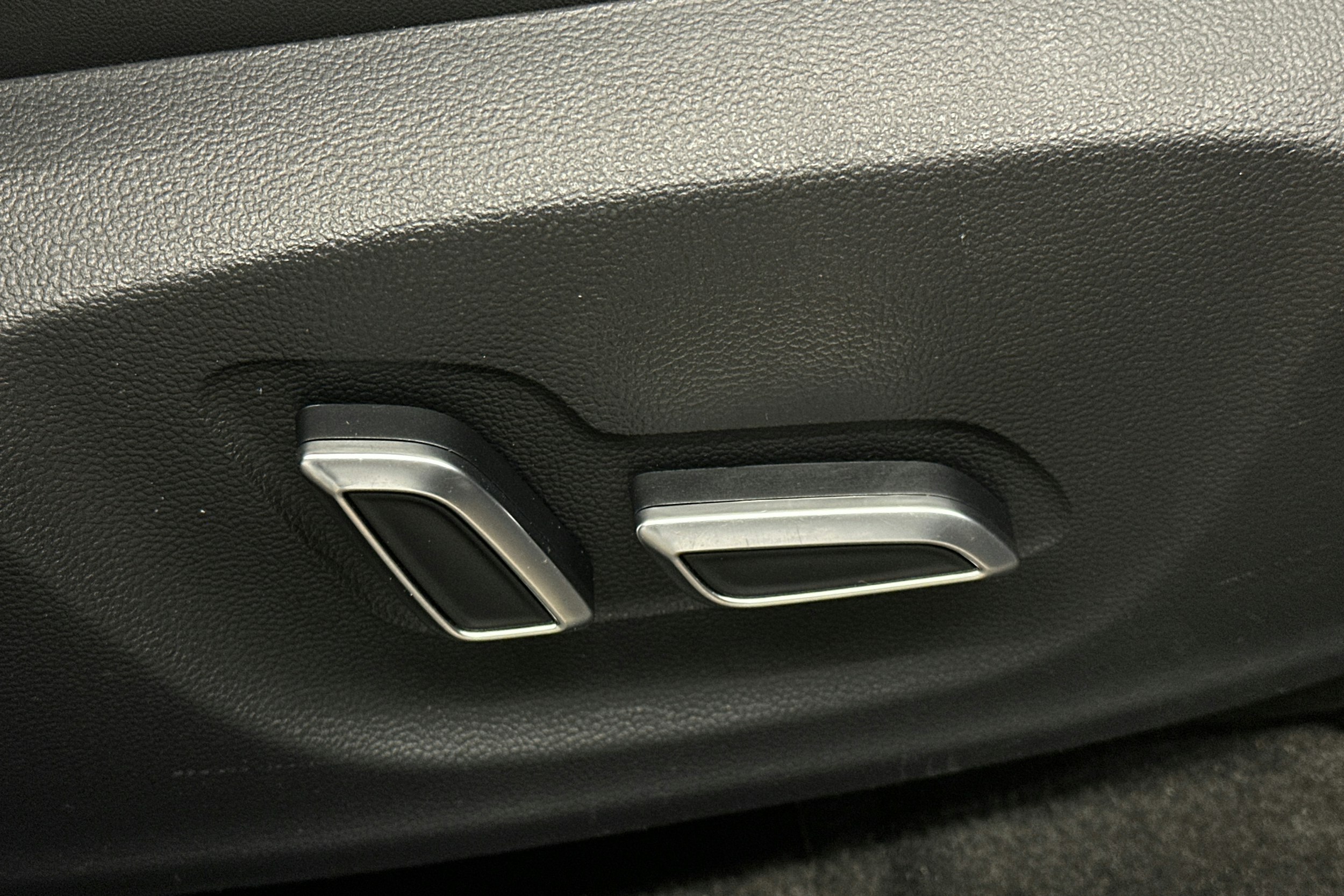 sininen MG Marvel R 2022 kuva 18.