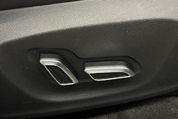 sininen MG Marvel R 2022 kuva 18.