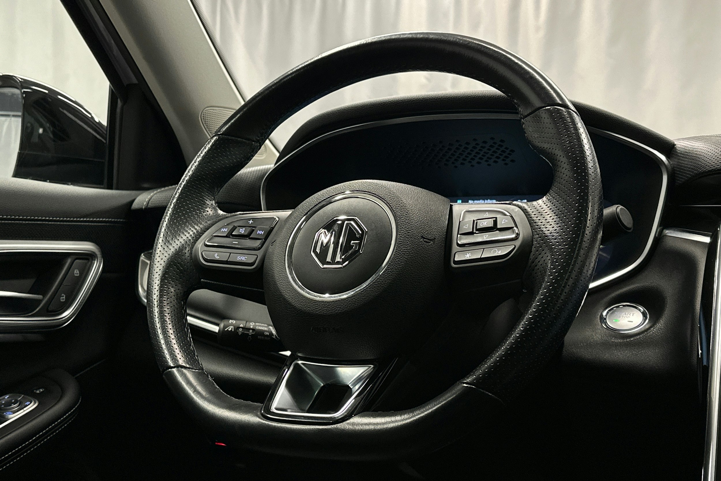 sininen MG Marvel R 2022 kuva 19.