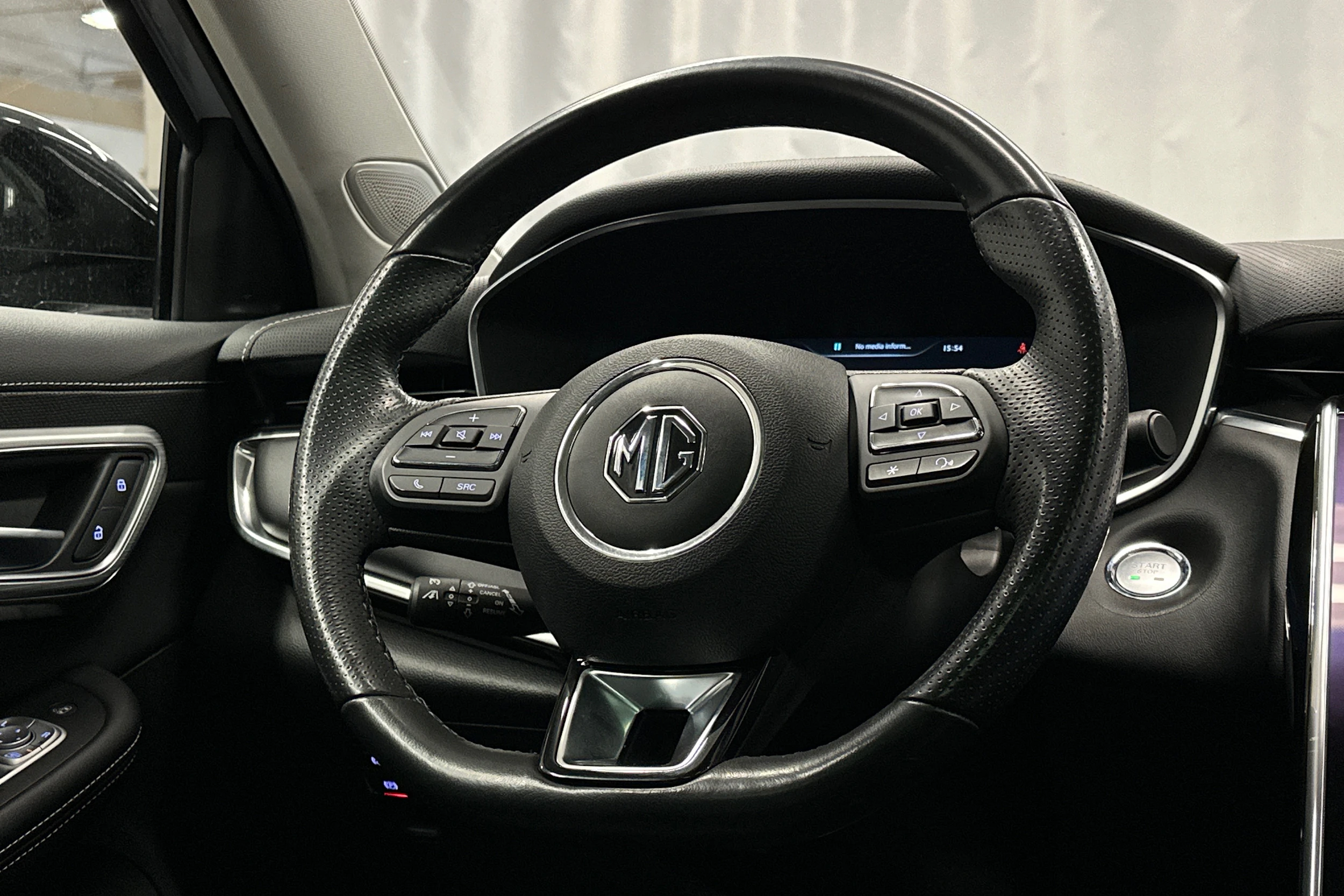 sininen MG Marvel R 2022 kuva 15.