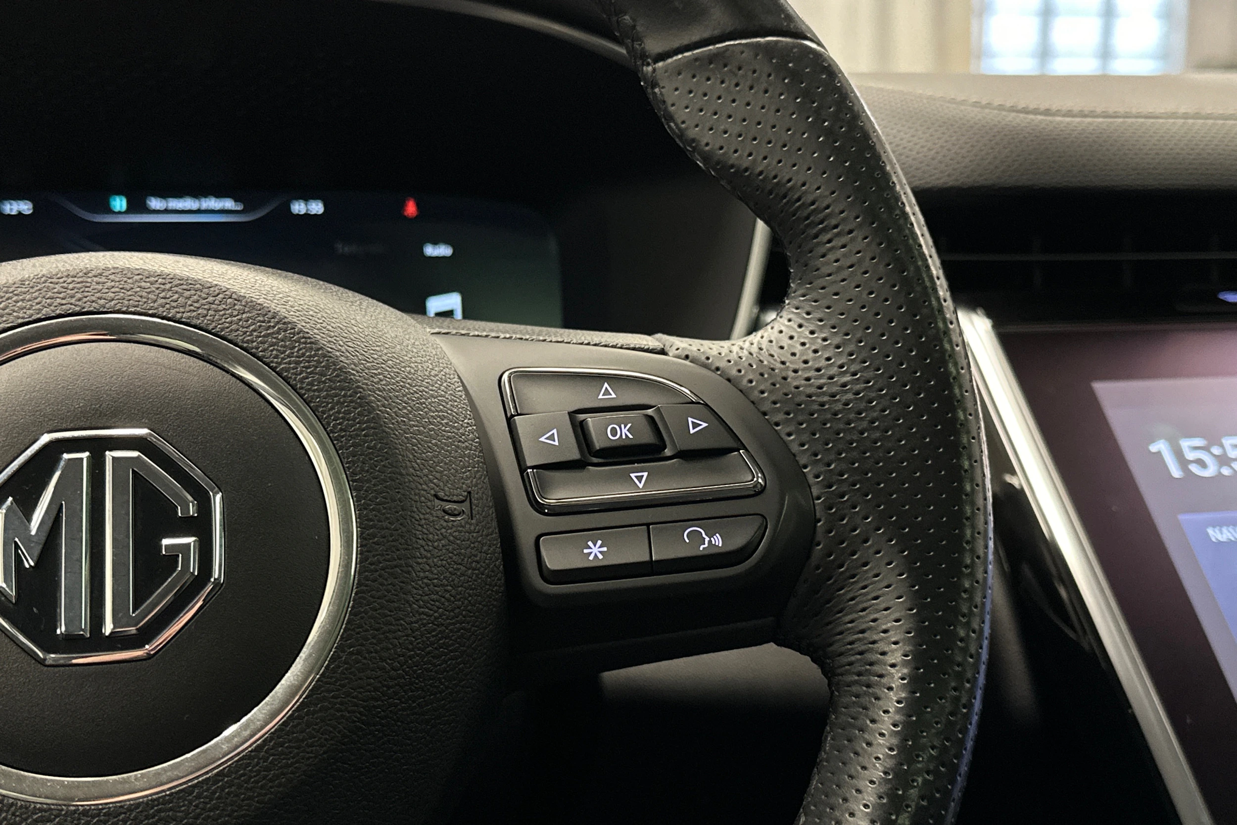 sininen MG Marvel R 2022 kuva 17.