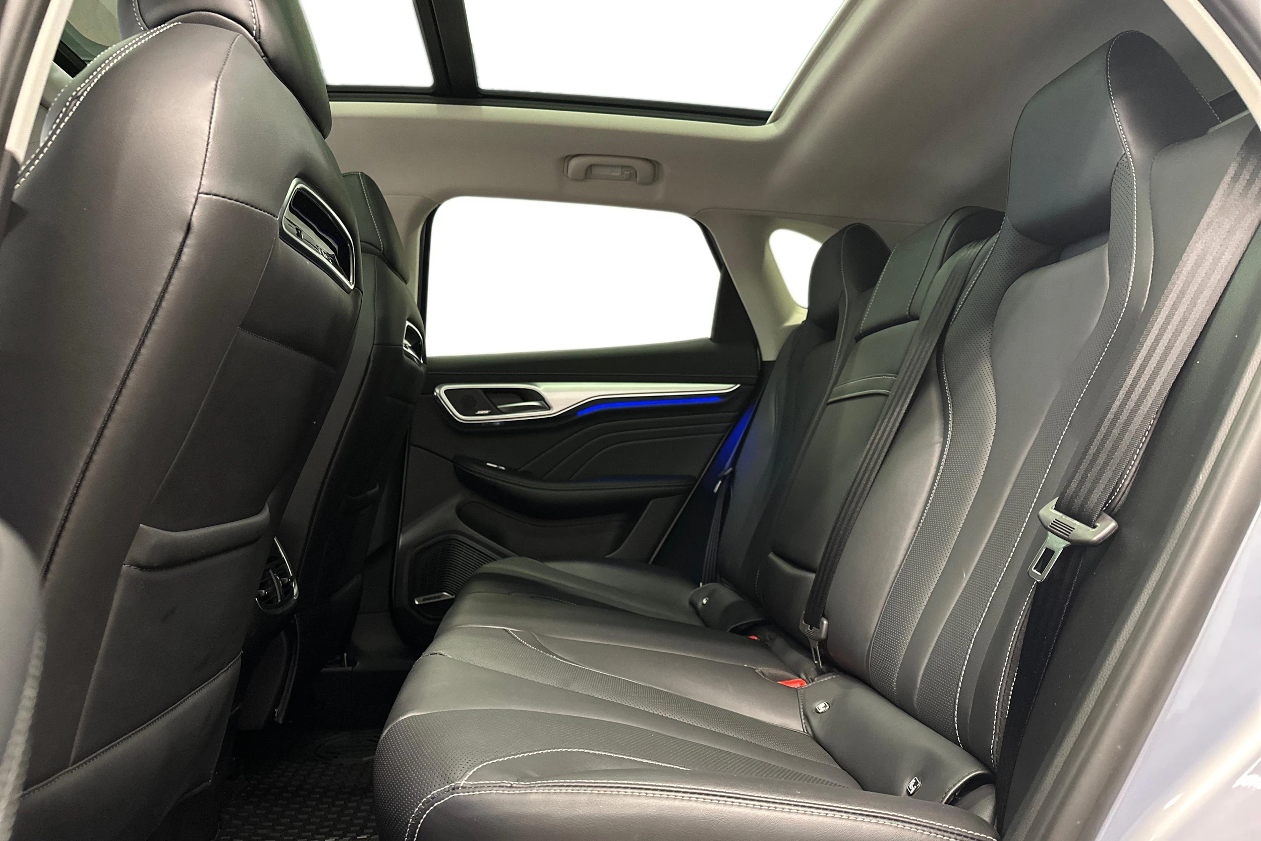 sininen MG Marvel R 2022 kuva 8.