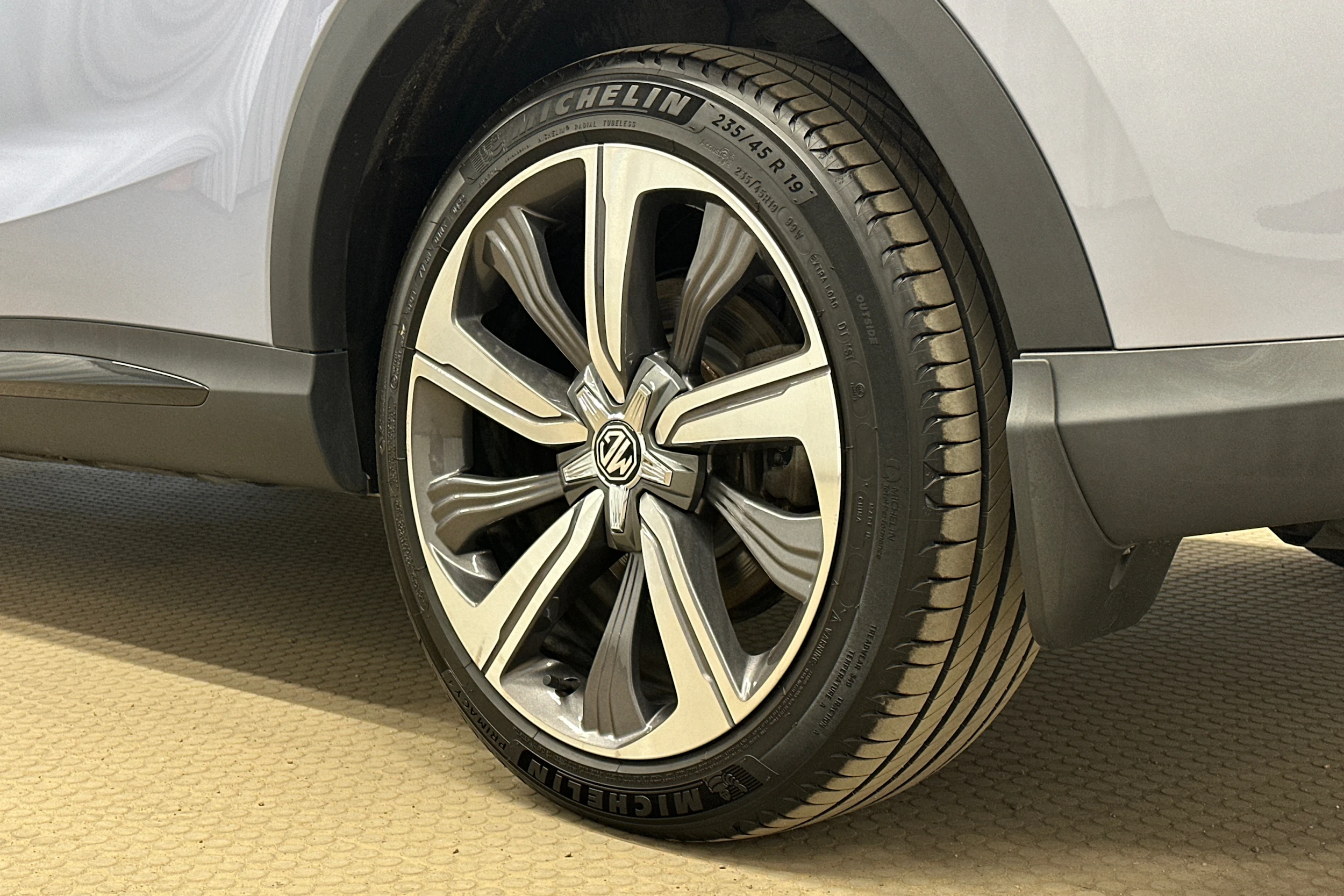 sininen MG Marvel R 2022 kuva 10.