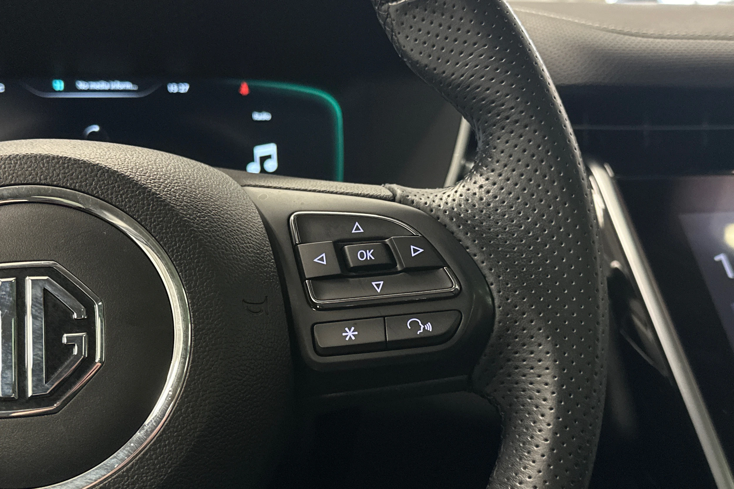 sininen MG Marvel R 2022 kuva 17.