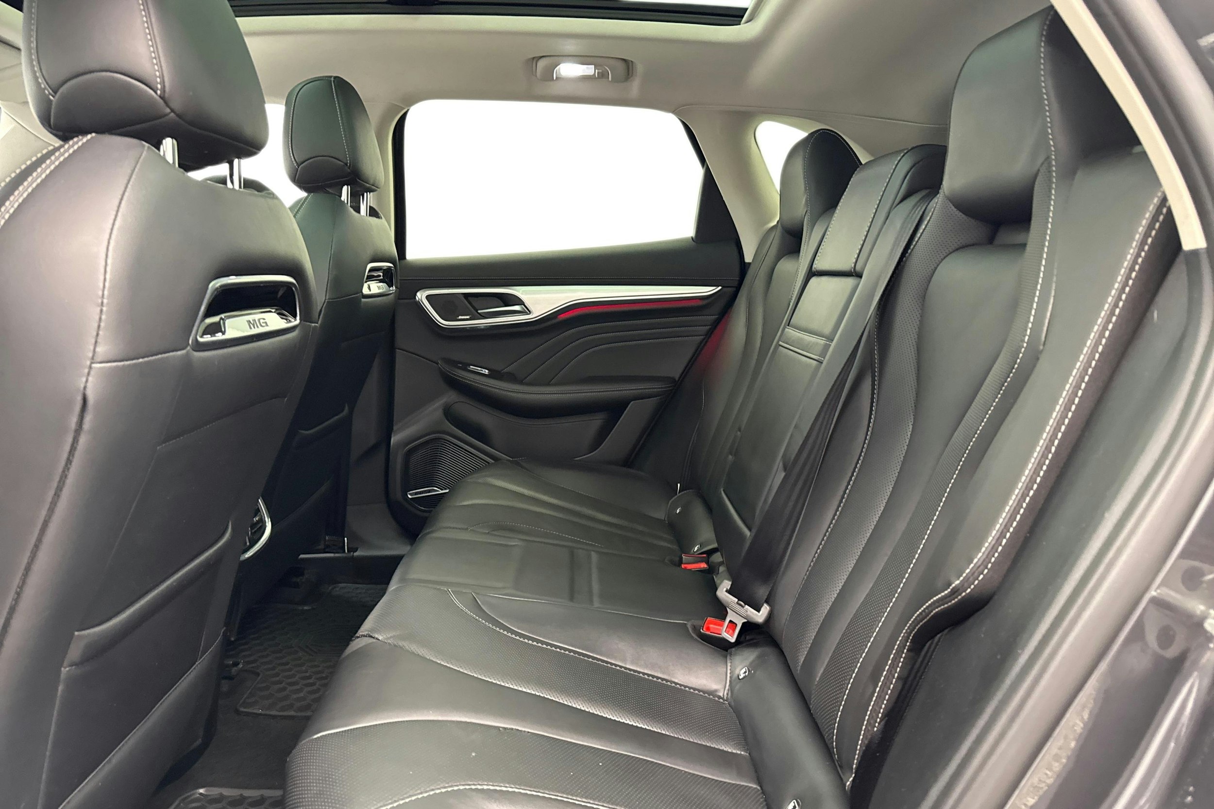 harmaa MG Marvel R 2023 kuva 10.