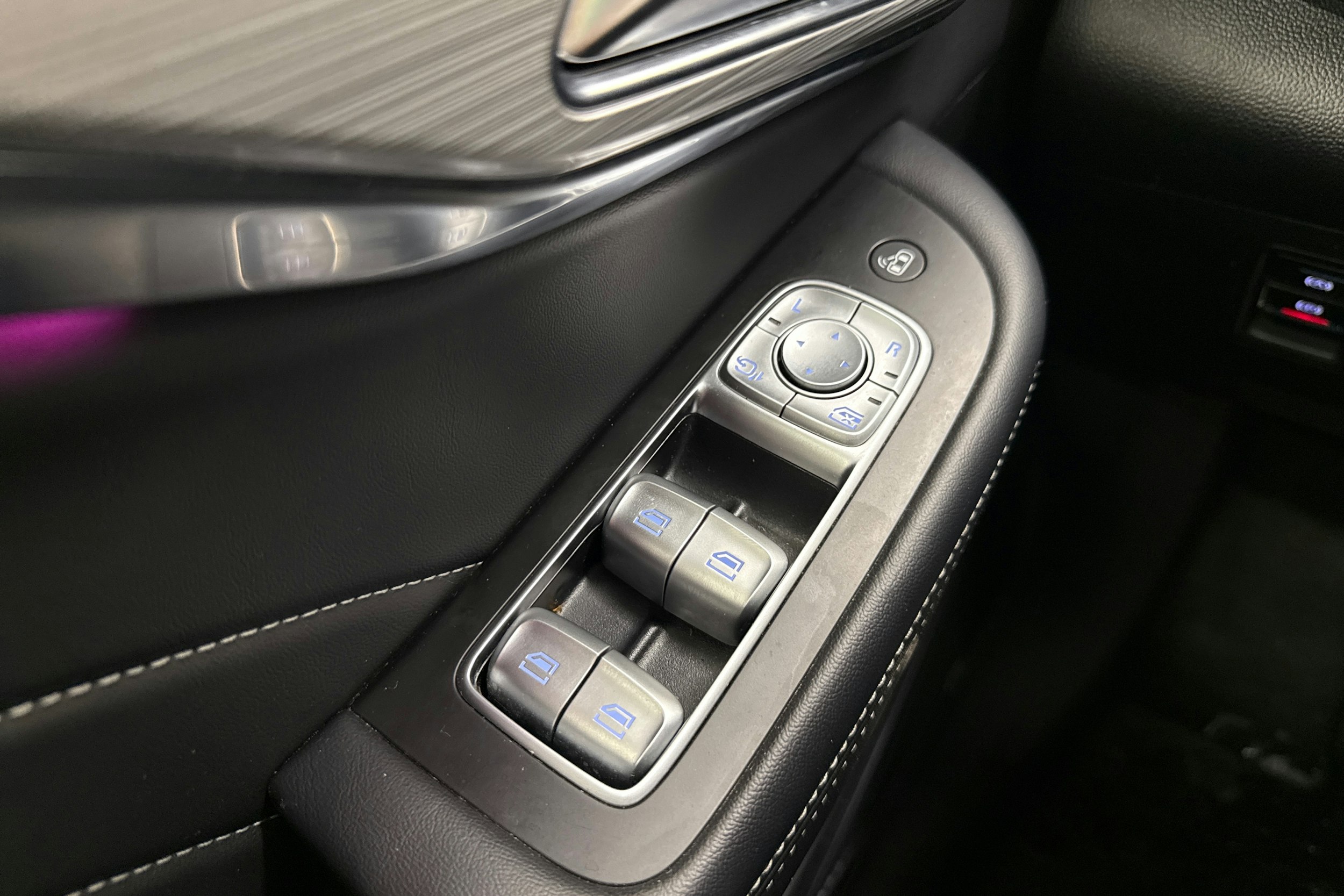 harmaa MG Marvel R 2023 kuva 14.