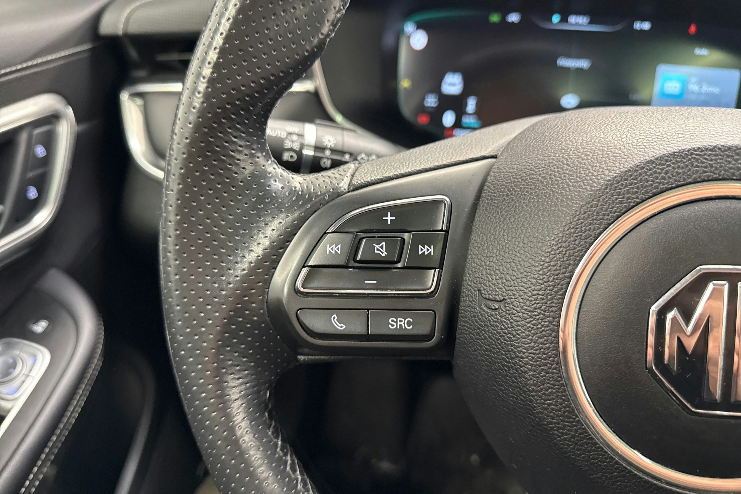 harmaa MG Marvel R 2023 kuva 15.