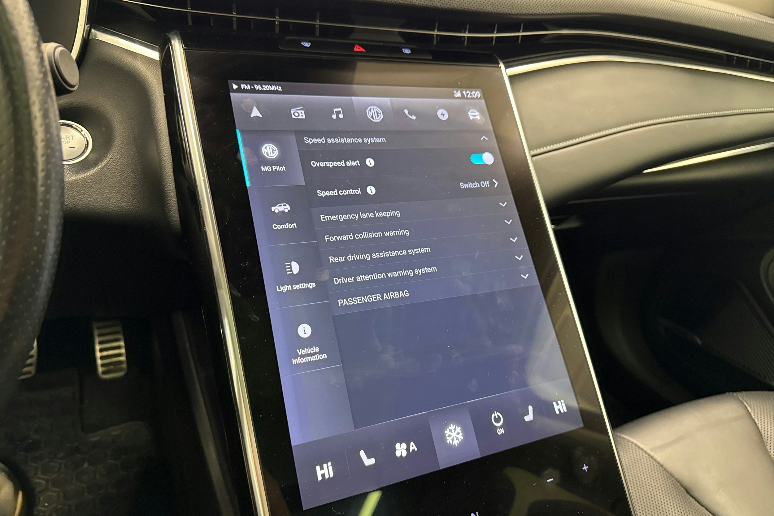 harmaa MG Marvel R 2023 kuva 21.