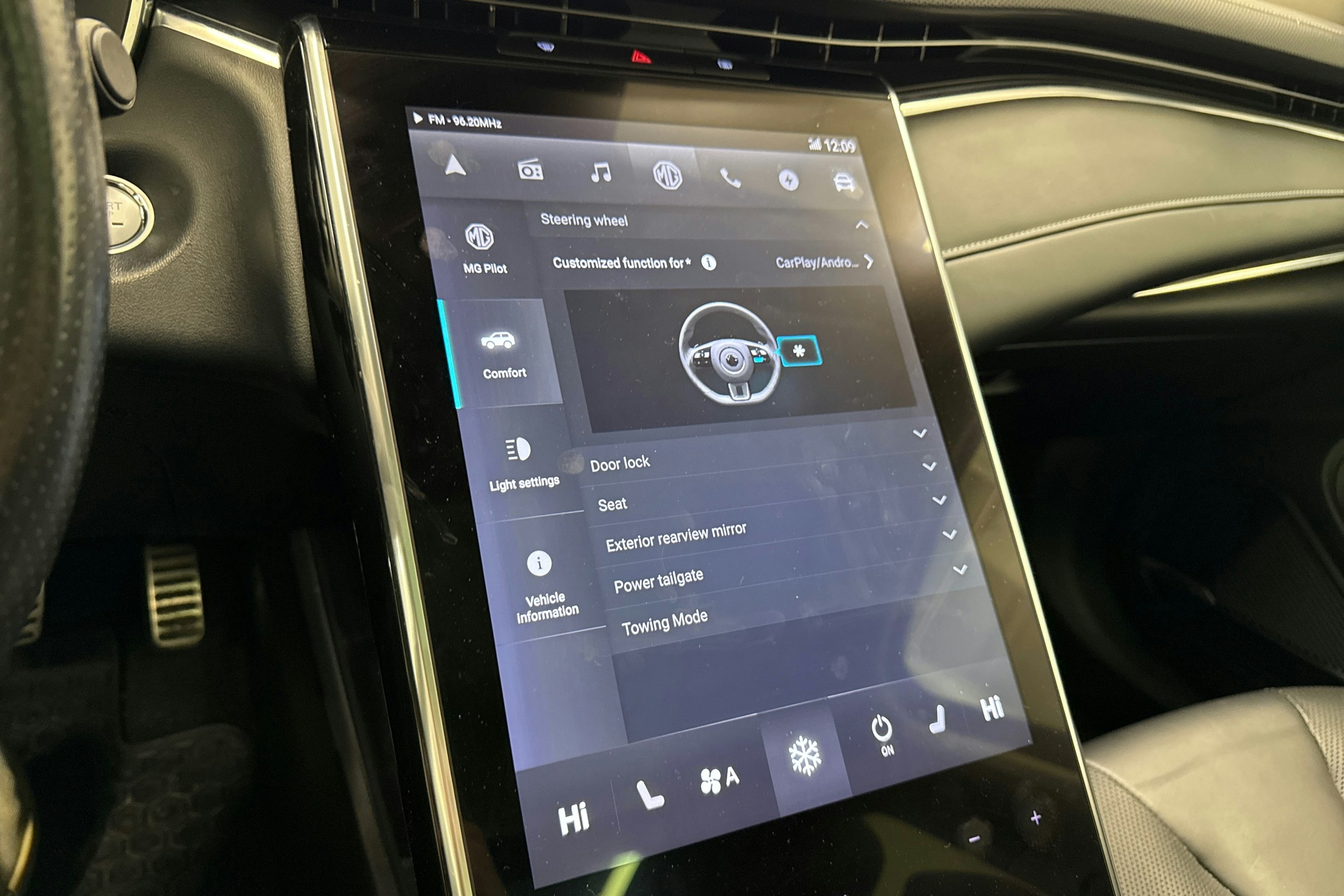 harmaa MG Marvel R 2023 kuva 23.