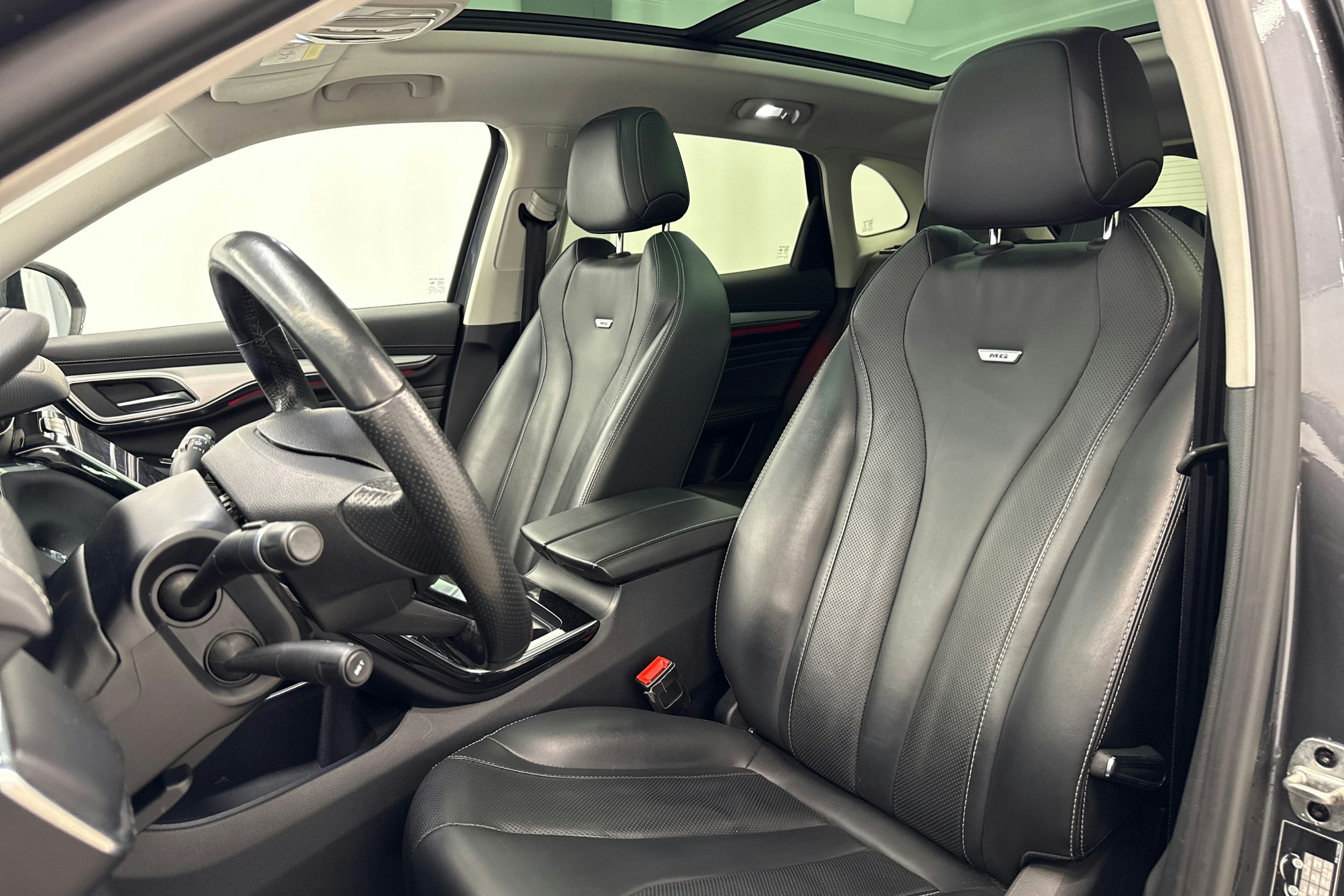 harmaa MG Marvel R 2023 kuva 25.