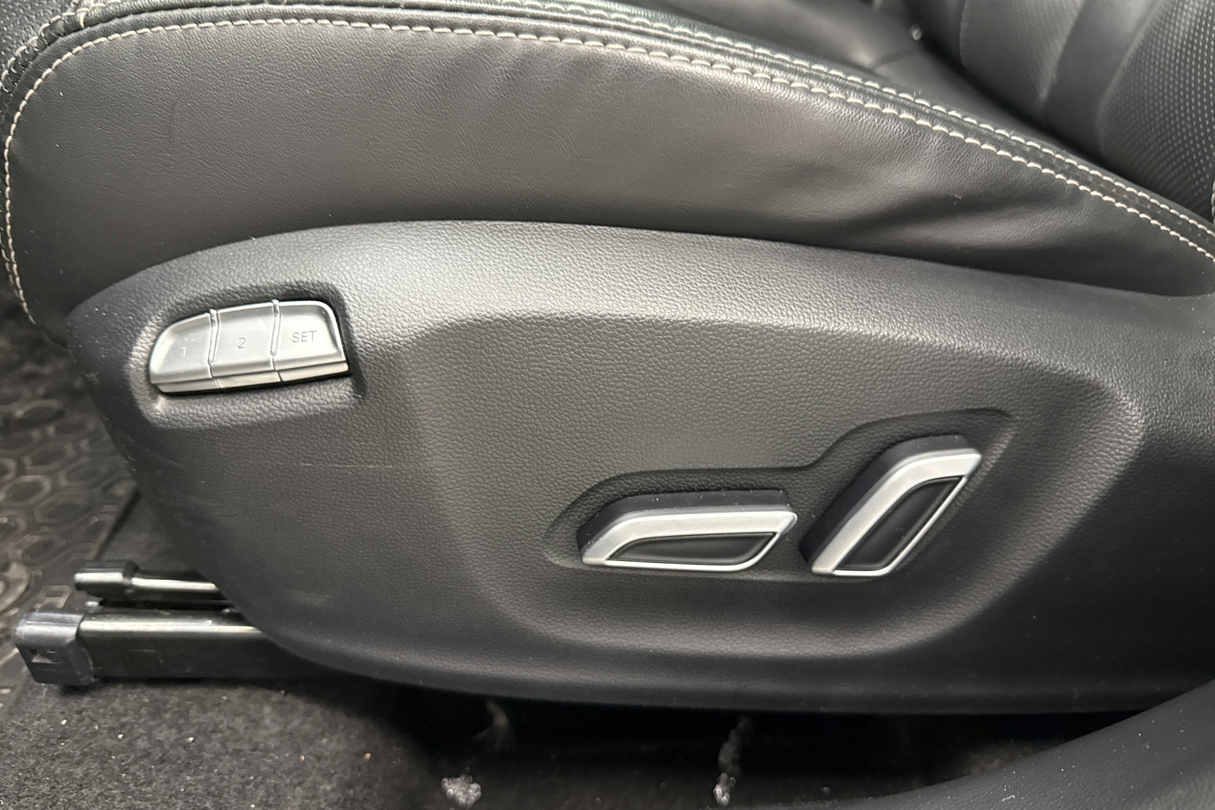 harmaa MG Marvel R 2023 kuva 26.