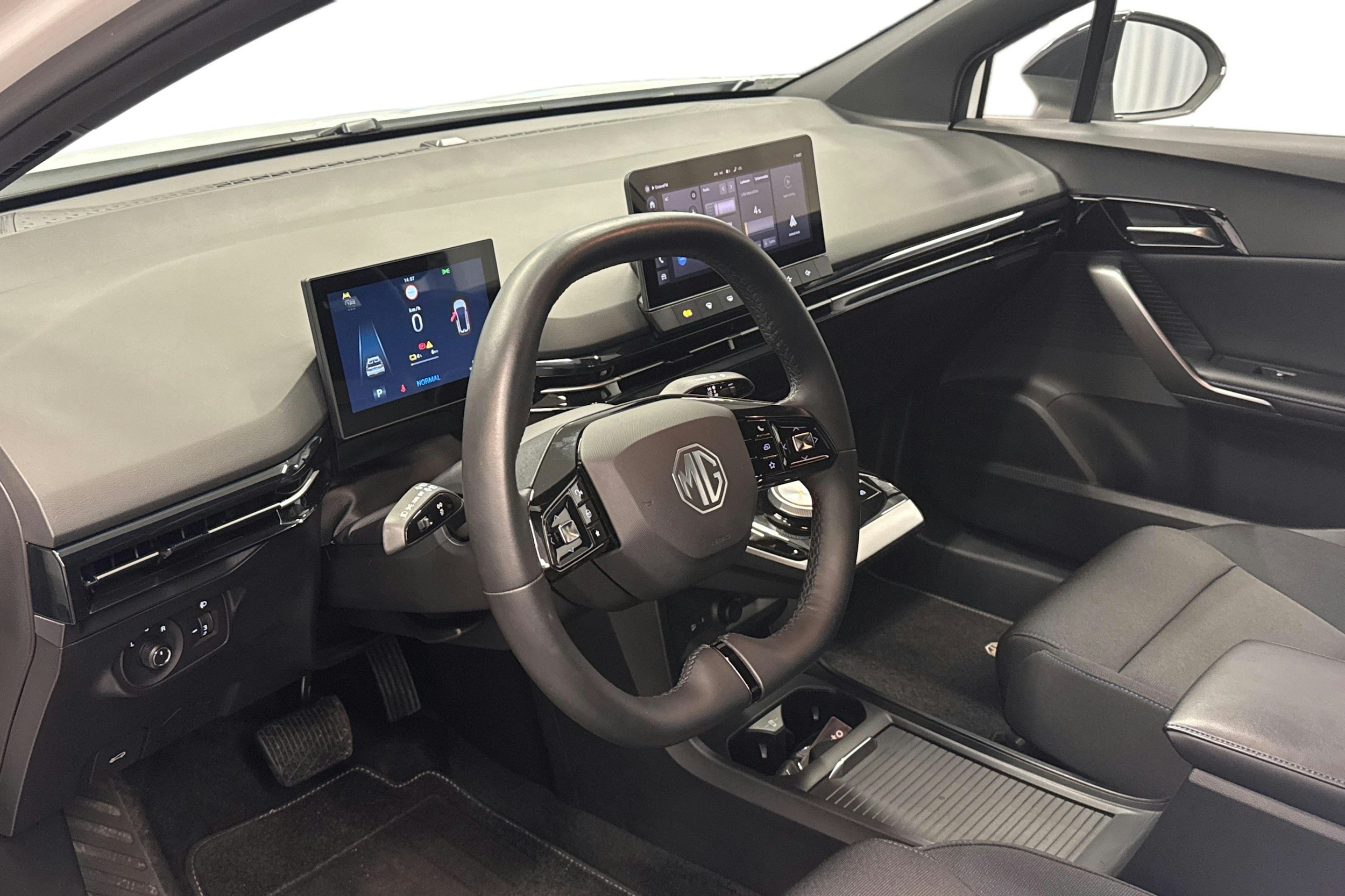 valkoinen MG MG4 2023 kuva 7.