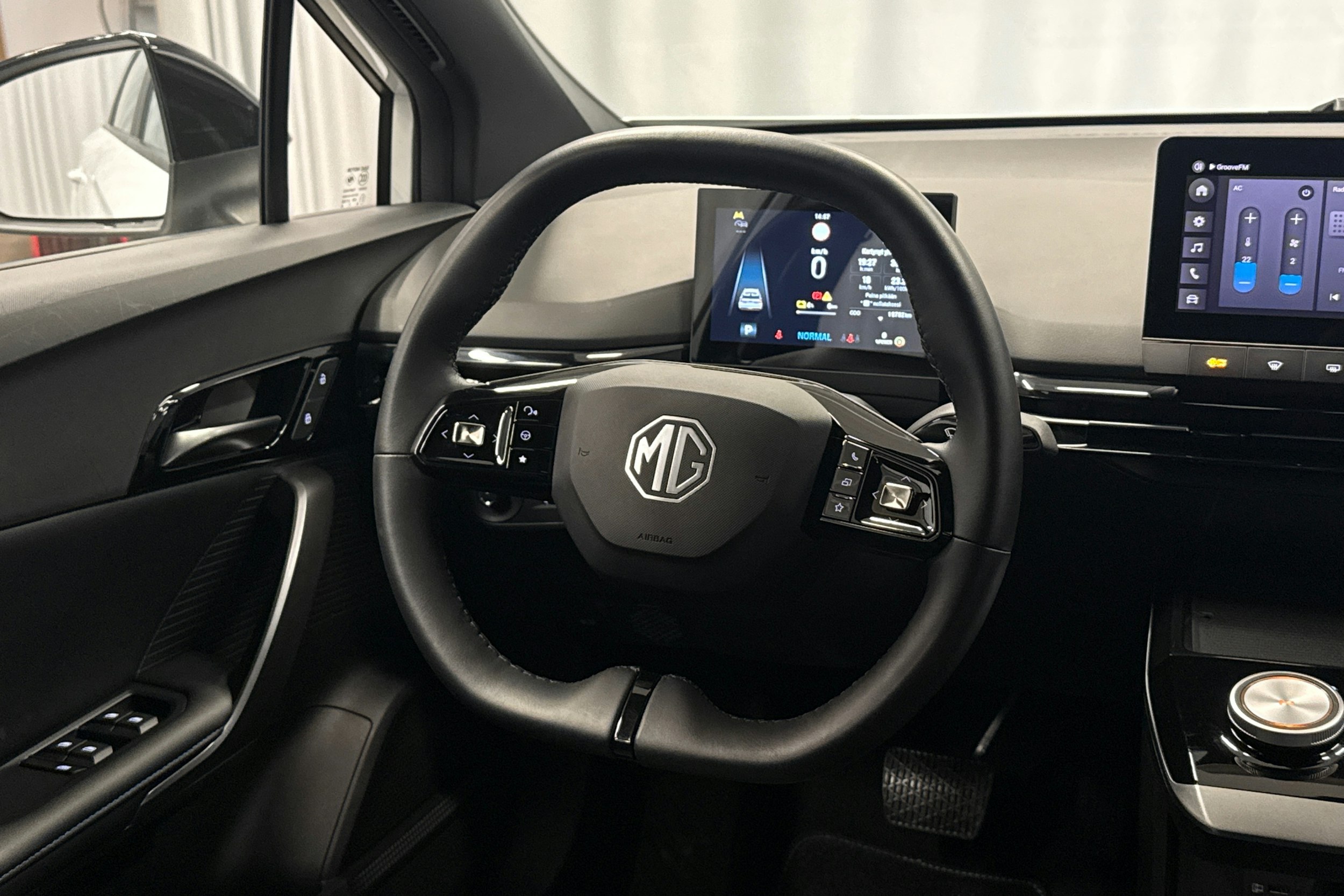 valkoinen MG MG4 2023 kuva 14.