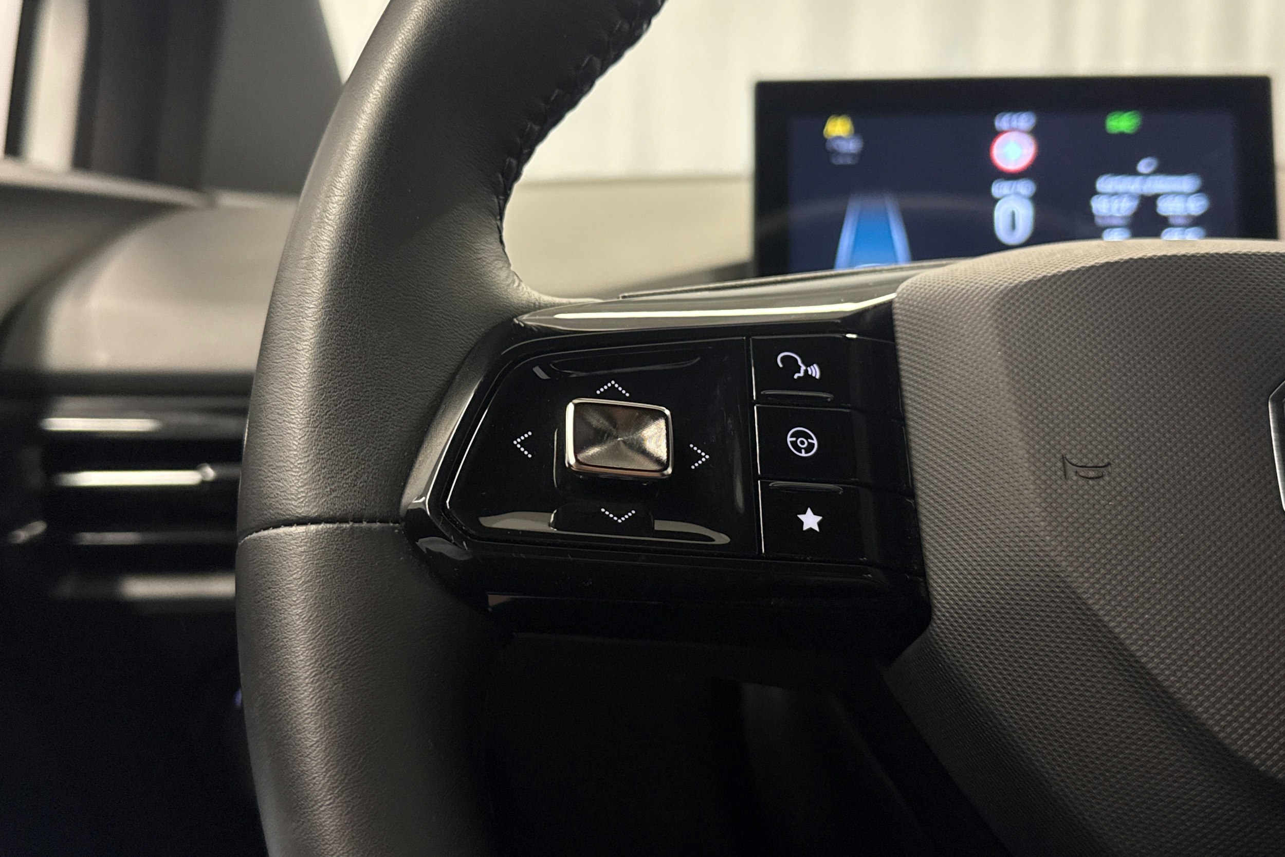 valkoinen MG MG4 2023 kuva 16.