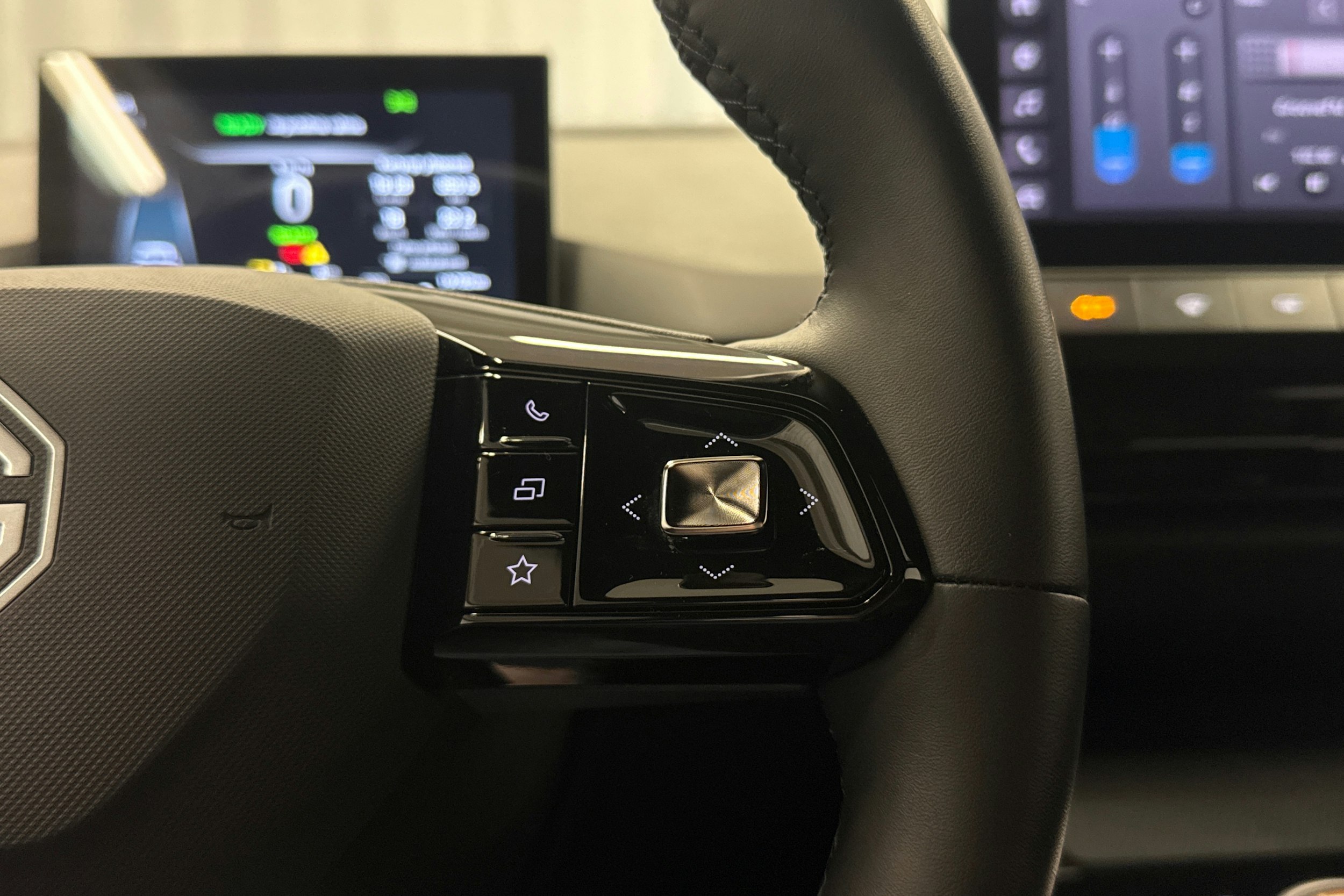 valkoinen MG MG4 2023 kuva 17.