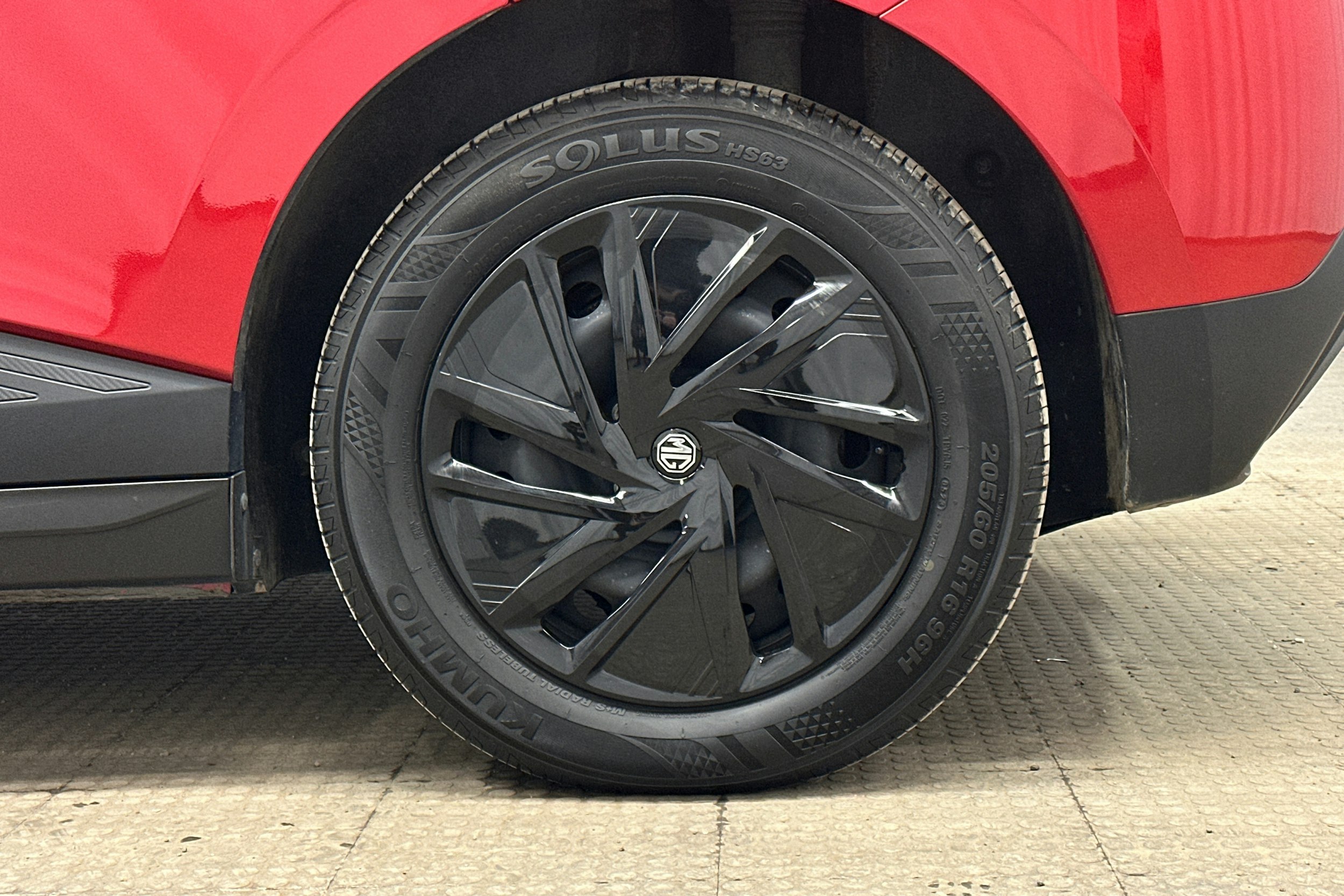 punainen MG MG4 2023 kuva 13.