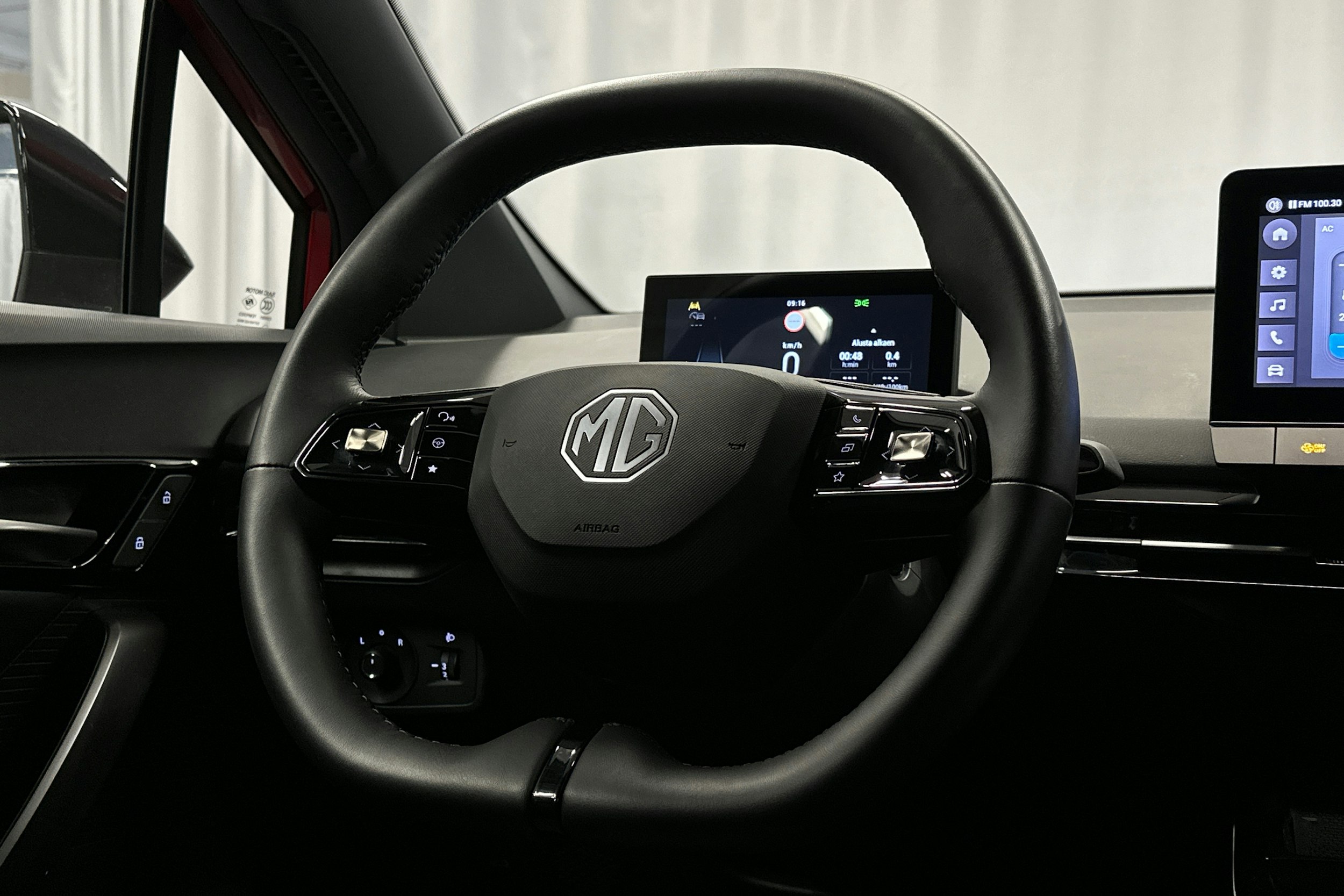 punainen MG MG4 2023 kuva 16.