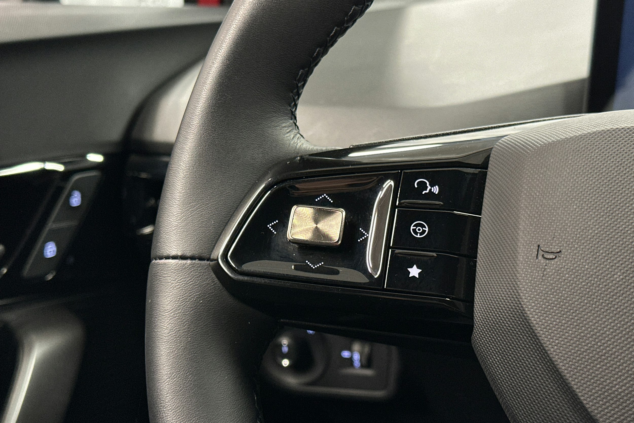 punainen MG MG4 2023 kuva 17.