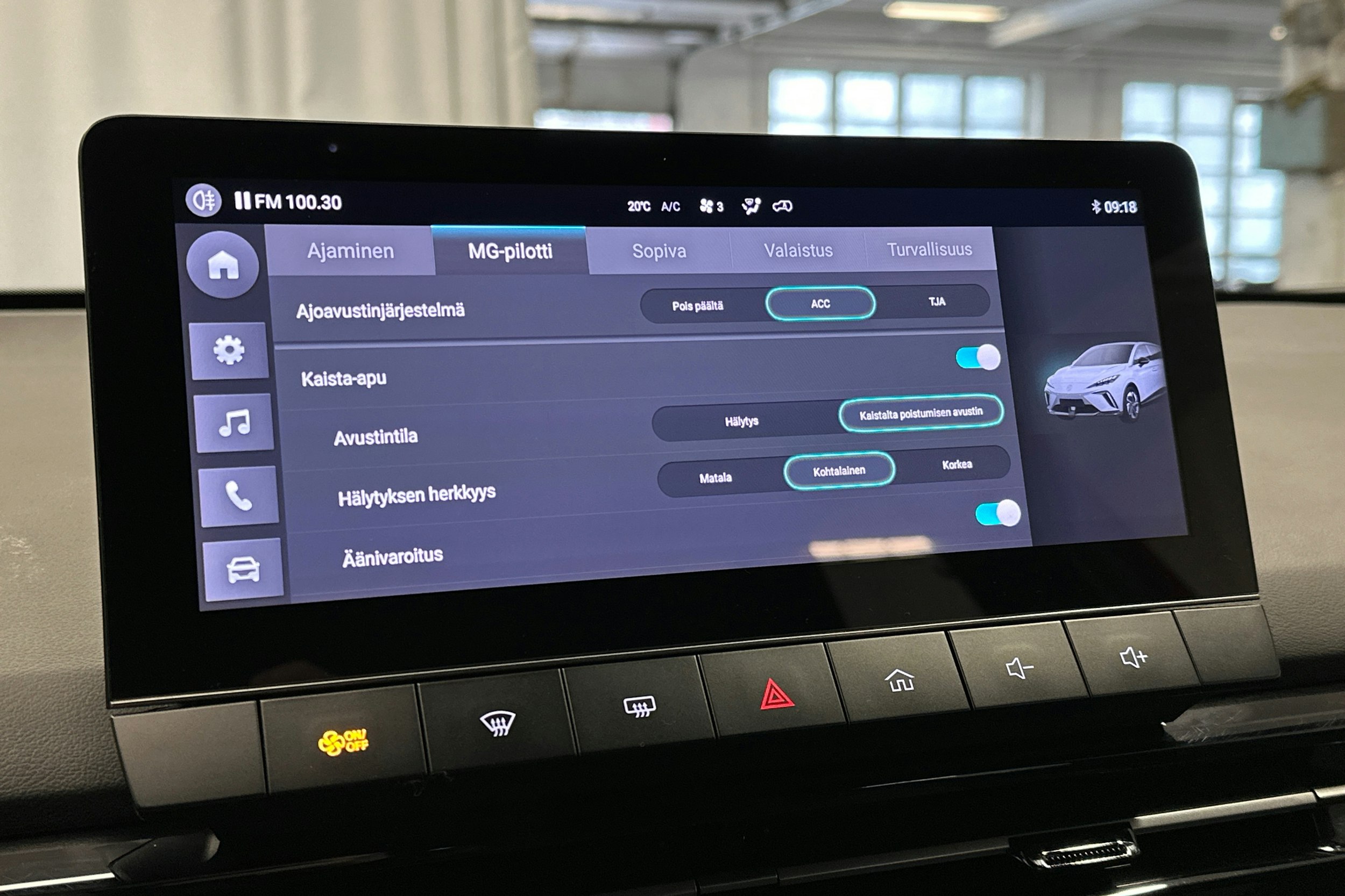 punainen MG MG4 2023 kuva 21.