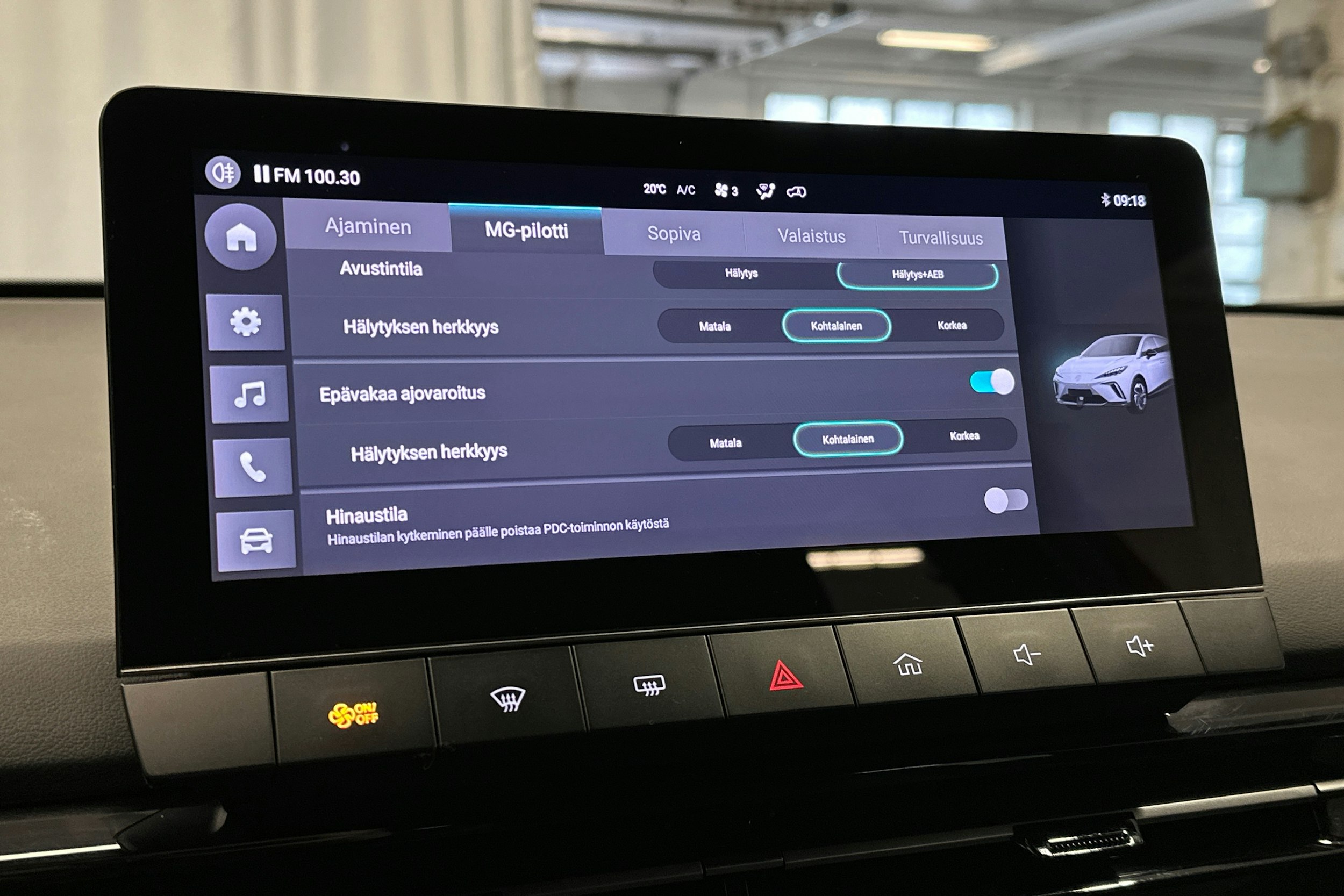 punainen MG MG4 2023 kuva 23.